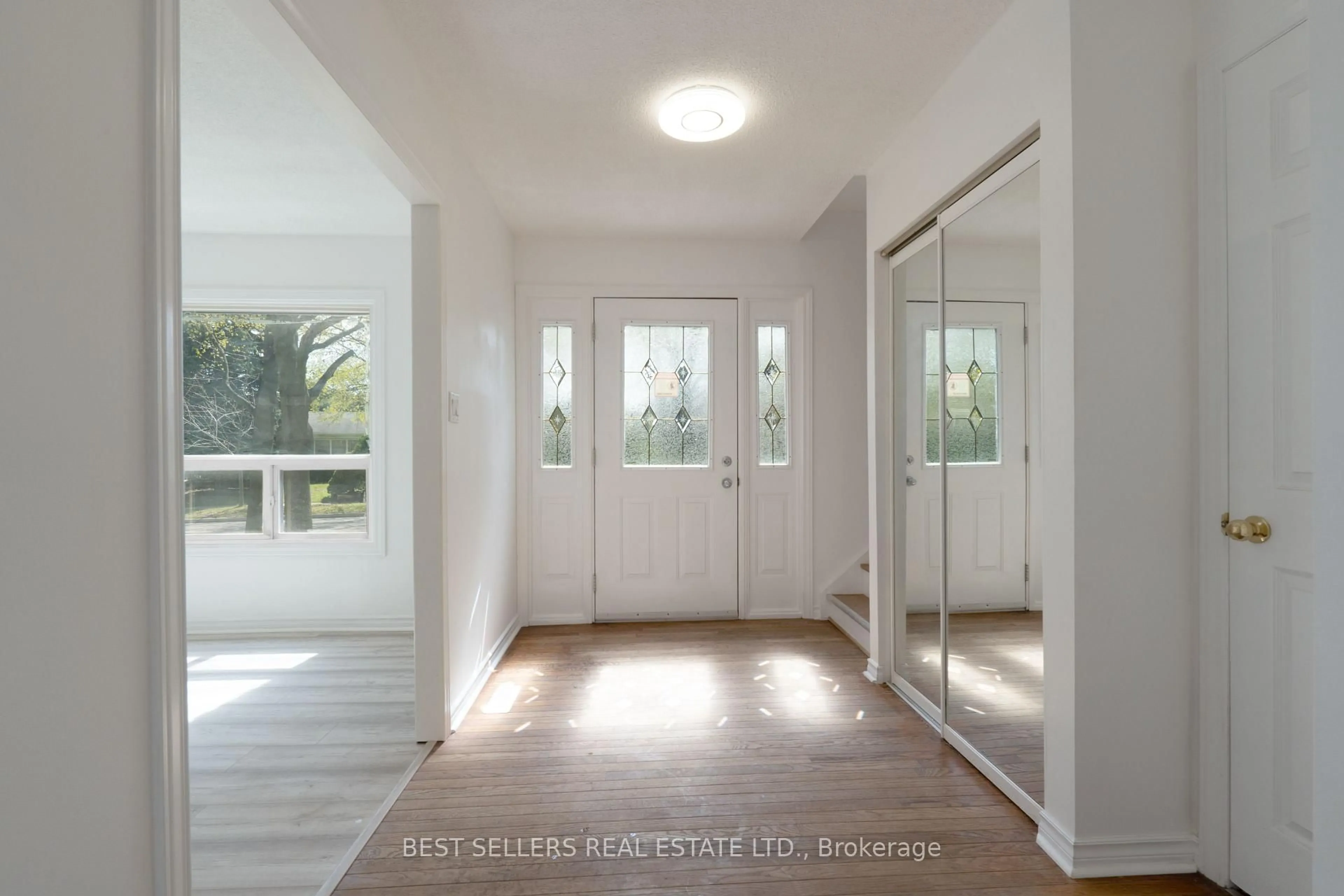Indoor entryway for 9 Herkley Dr, Brampton Ontario L6V 2E7