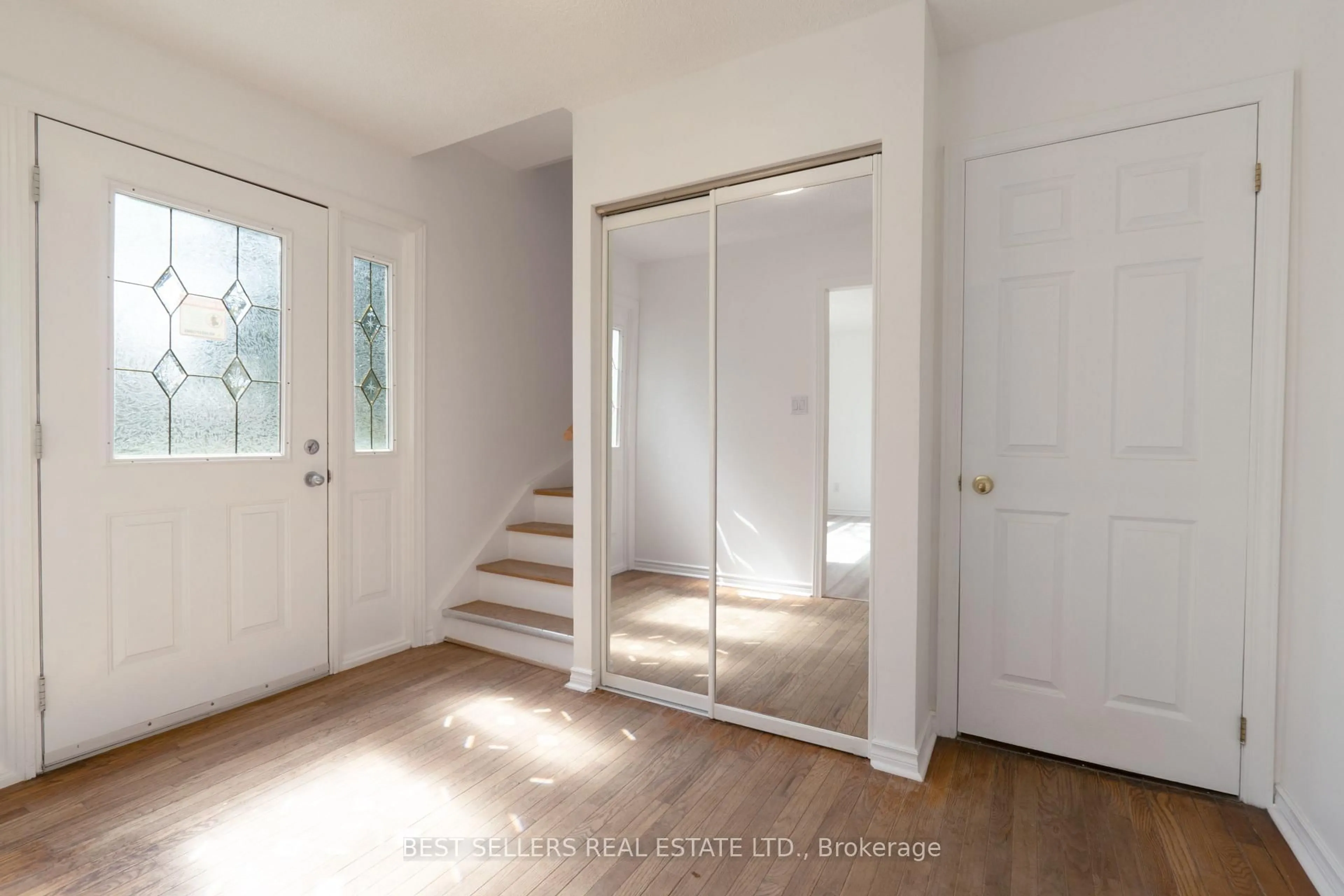 Indoor entryway for 9 Herkley Dr, Brampton Ontario L6V 2E7