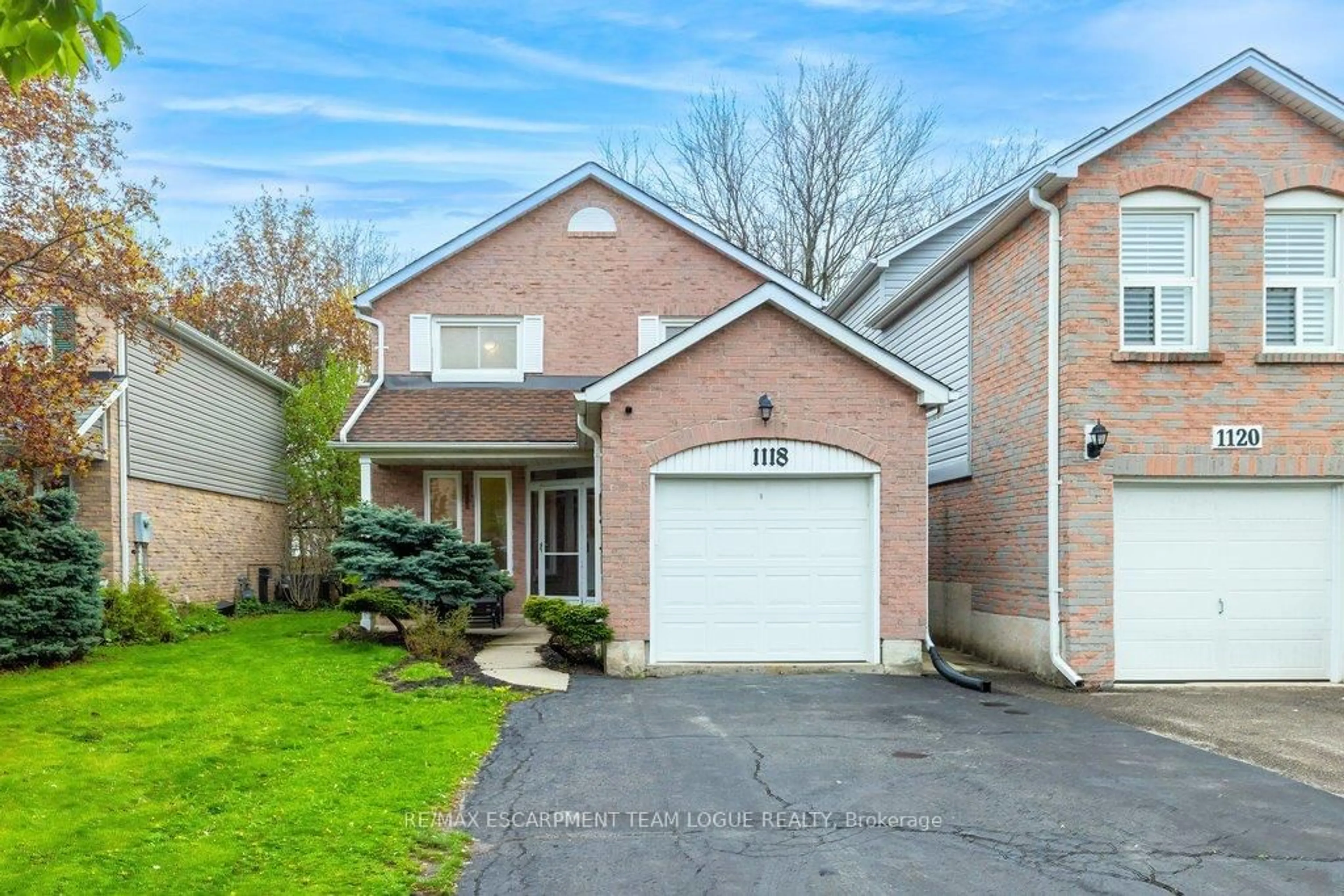 Home with brick exterior material, street for 1118 MONTGOMERY Dr, Oakville Ontario L6M 1G1