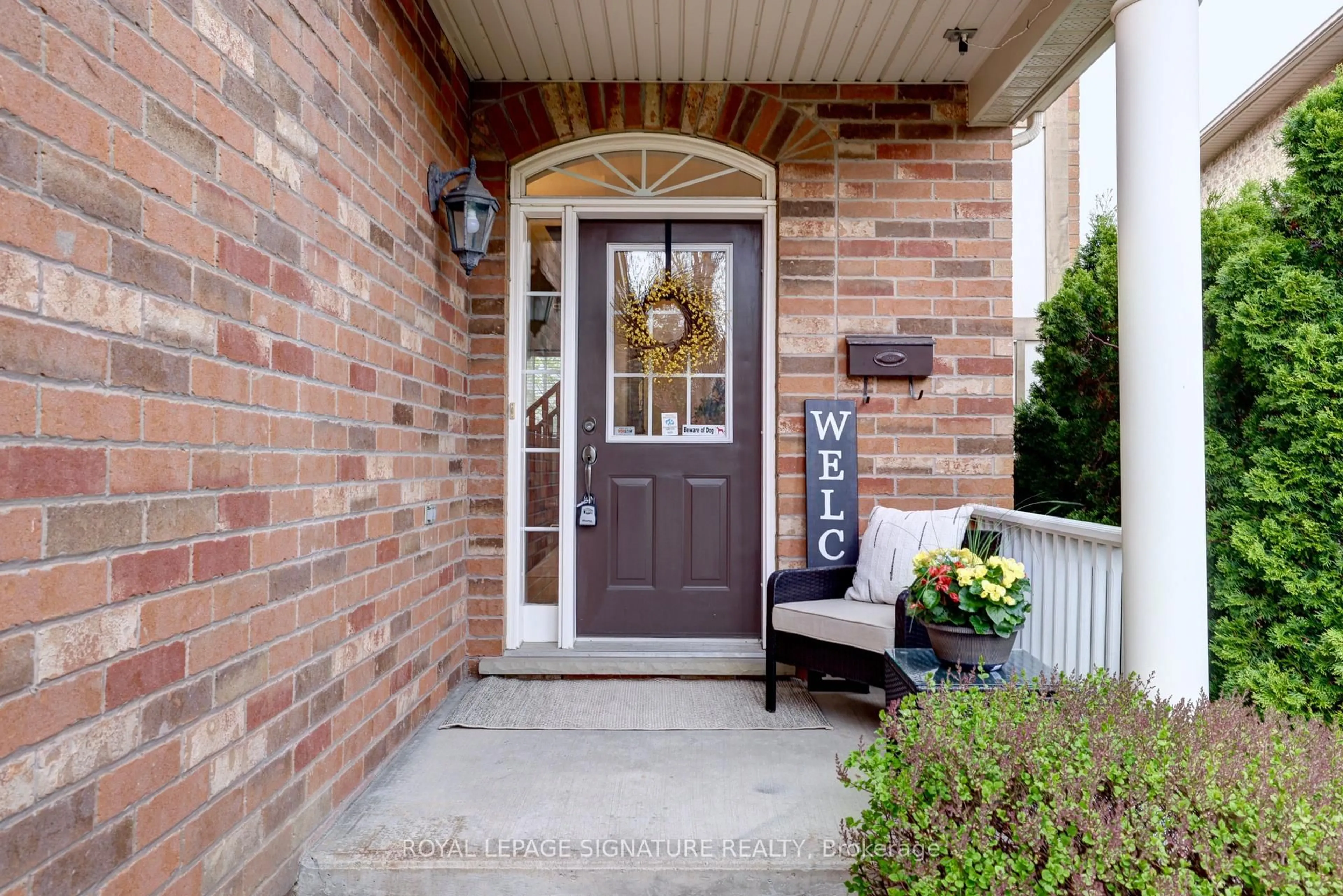 Indoor entryway for 798 Spinning Wheel Cres, Mississauga Ontario L5W 1W4