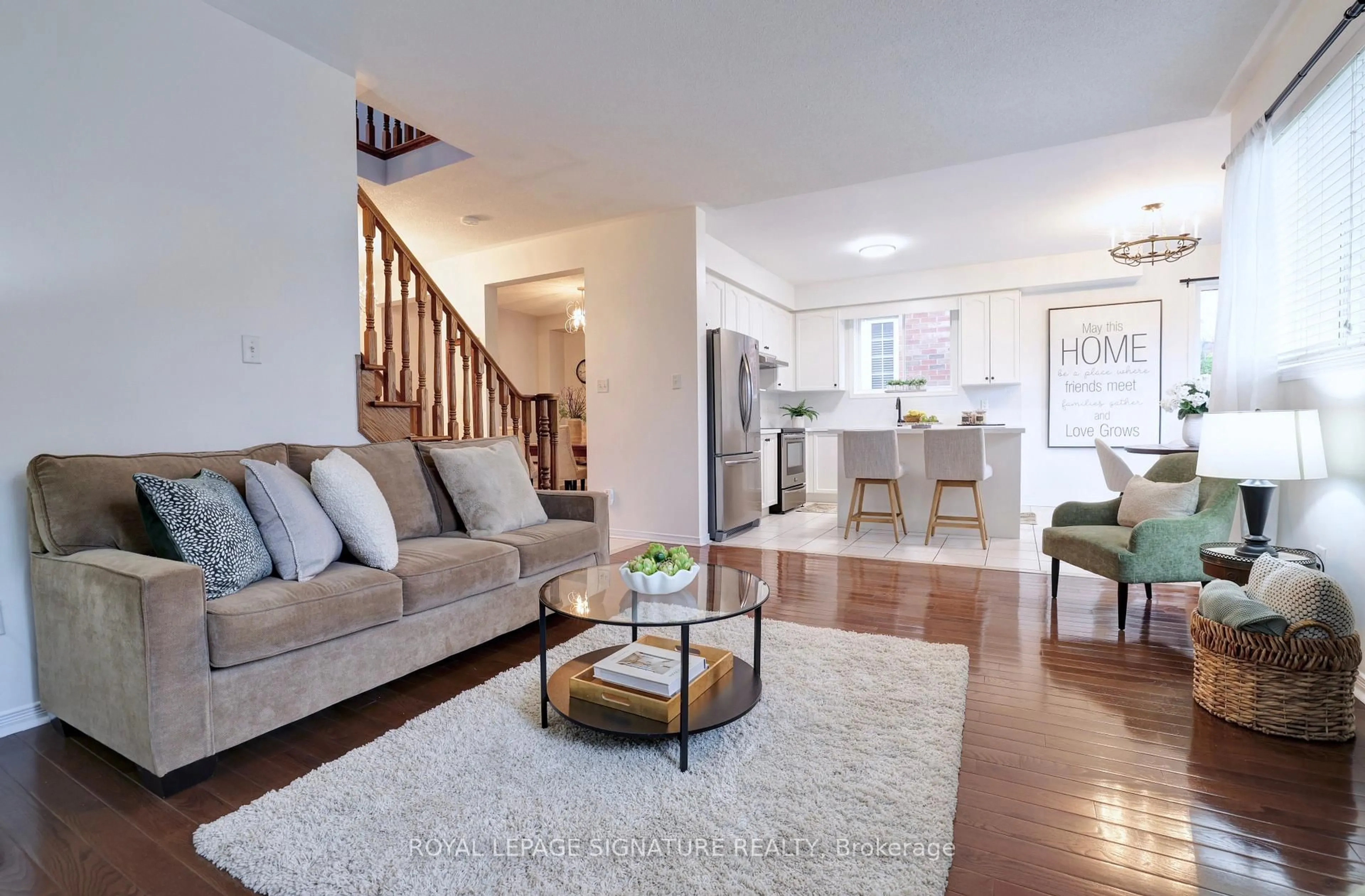 Living room with furniture, unknown for 798 Spinning Wheel Cres, Mississauga Ontario L5W 1W4