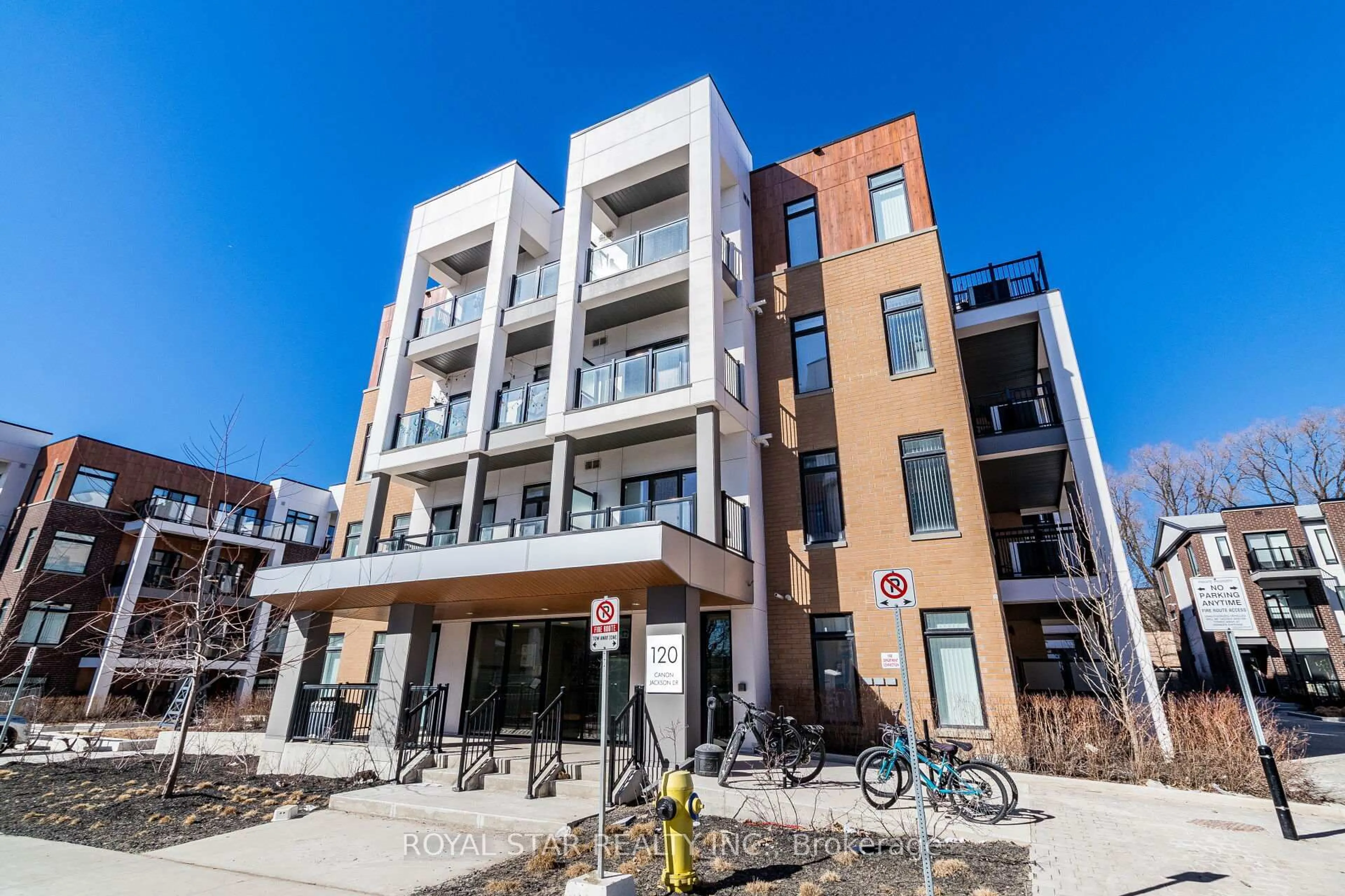 Unknown for 120 Canon Jackson Dr #401, Toronto Ontario M6M 0E1