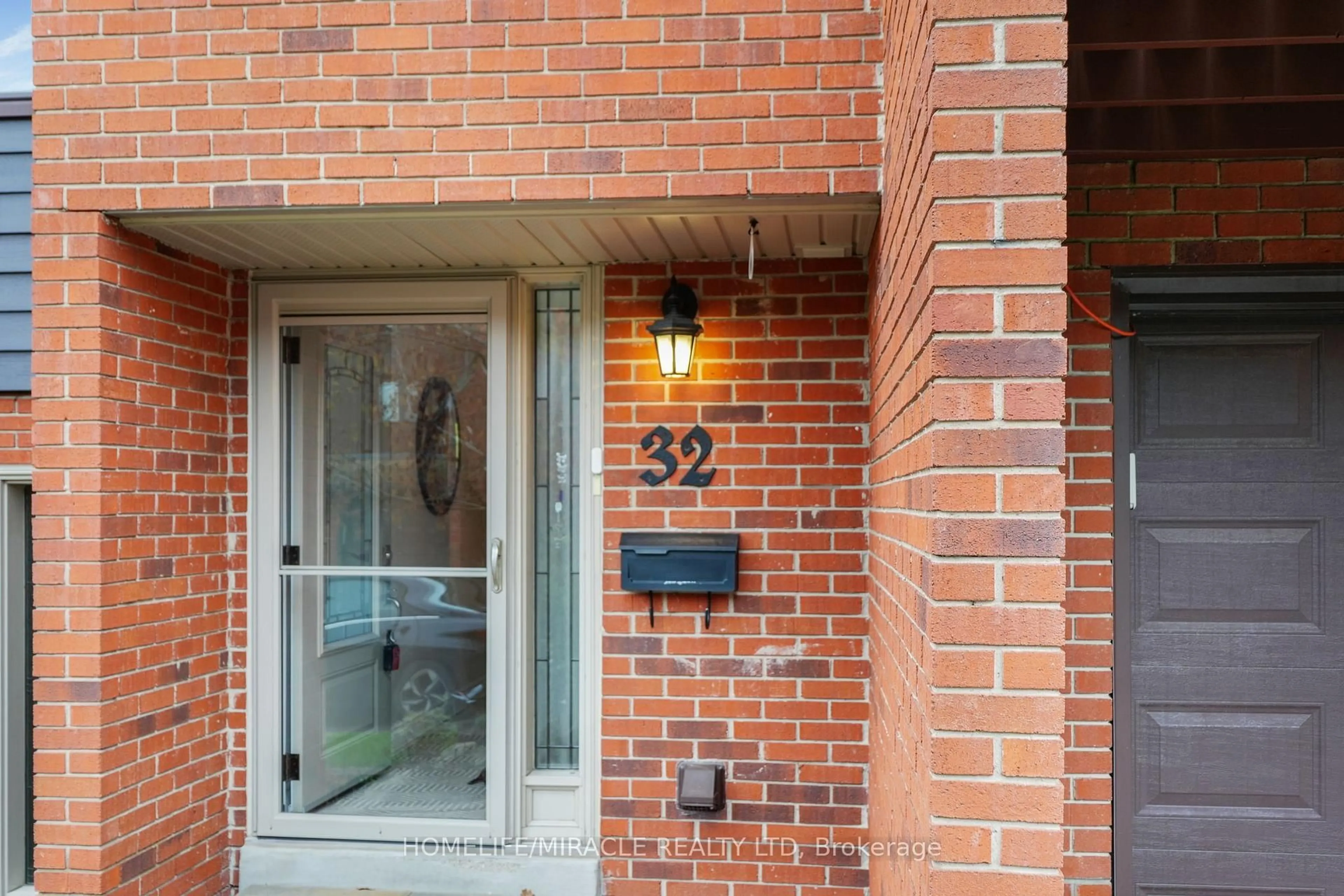 Unknown for 4165 Fieldgate Dr #32, Mississauga Ontario L4W 2M9