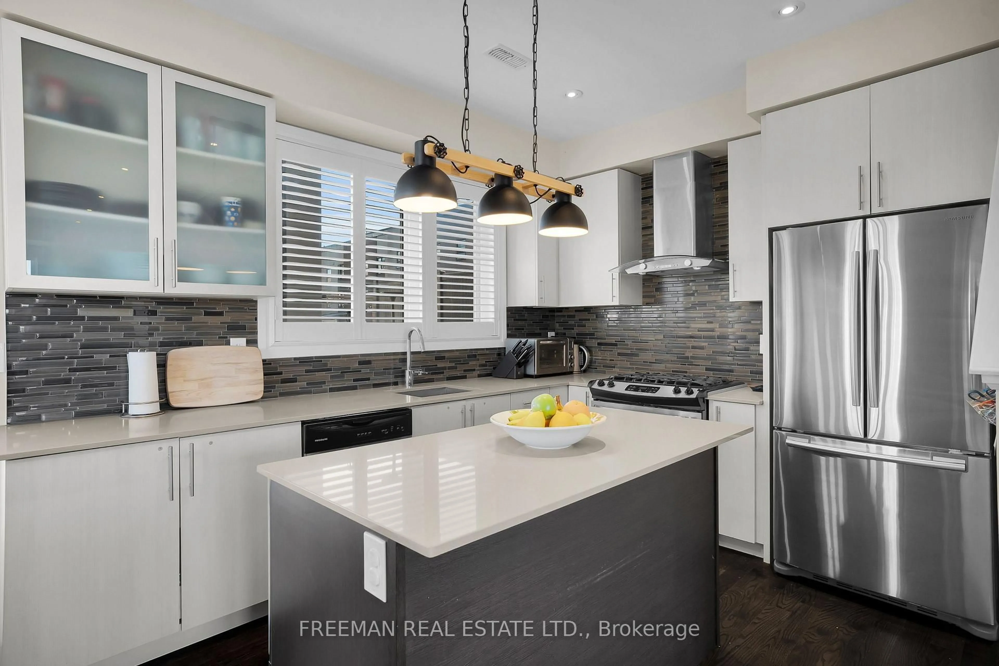 Contemporary kitchen, unknown for 17 Locust Lodge Gdns, Toronto Ontario M3K 0A9