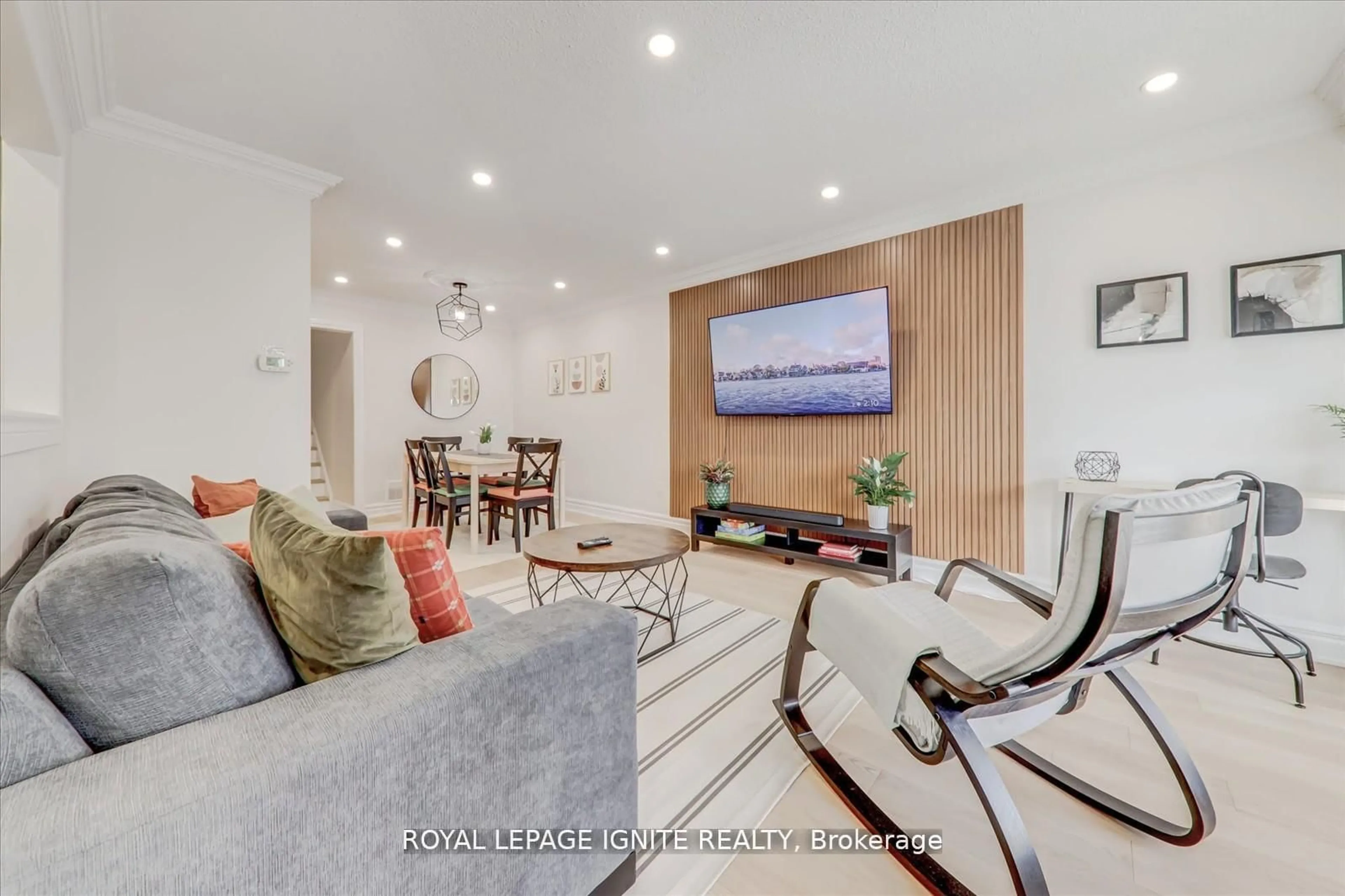 Living room with furniture, wood/laminate floor for 4023 Bishopstoke Lane, Mississauga Ontario L4Z 1H9