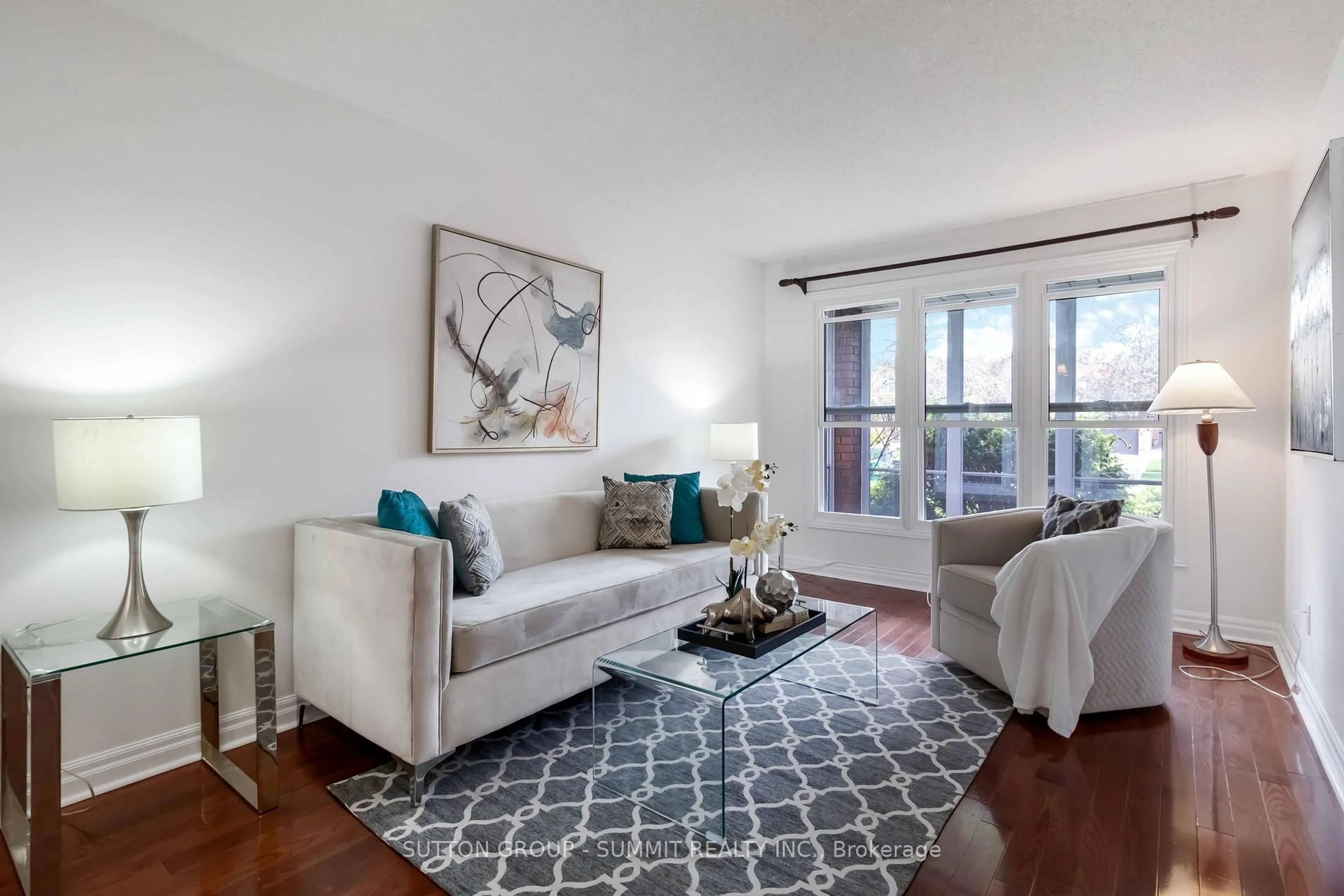 Living room with furniture, unknown for 4466 GLADEBROOK Cres, Mississauga Ontario L5V 1E4