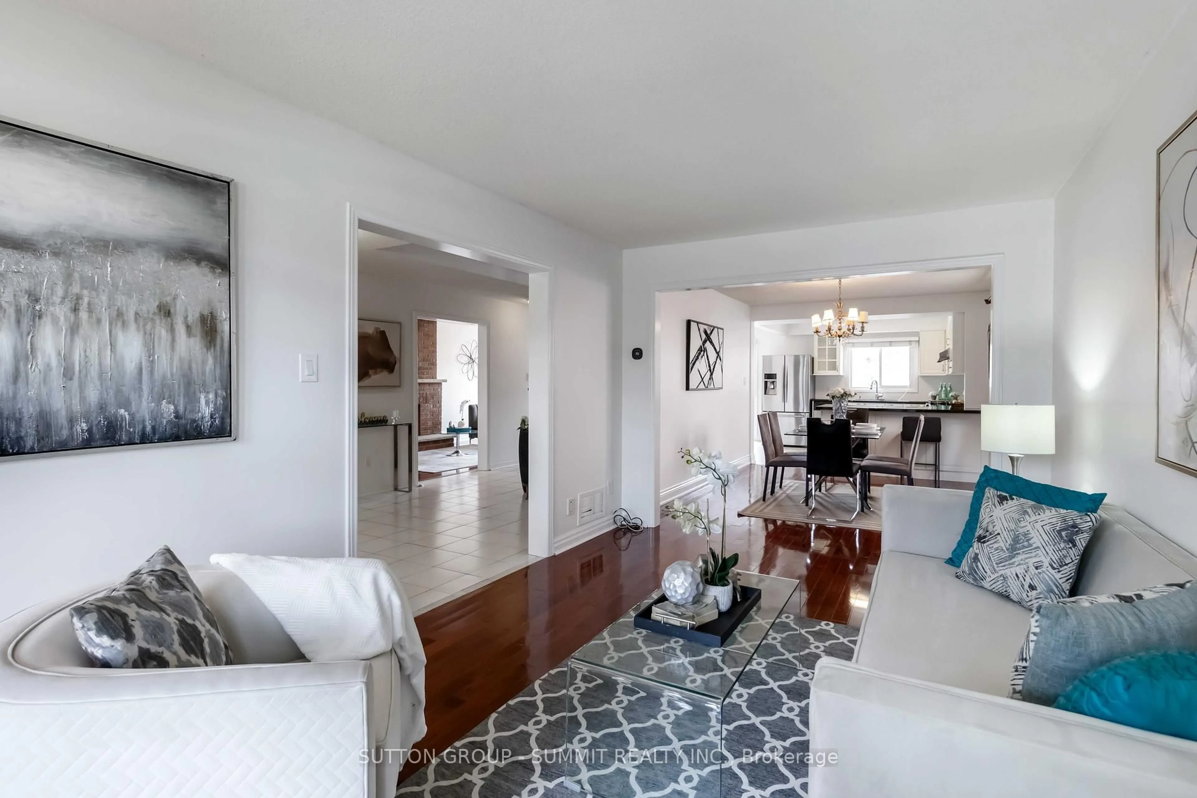 Living room with furniture, unknown for 4466 GLADEBROOK Cres, Mississauga Ontario L5V 1E4