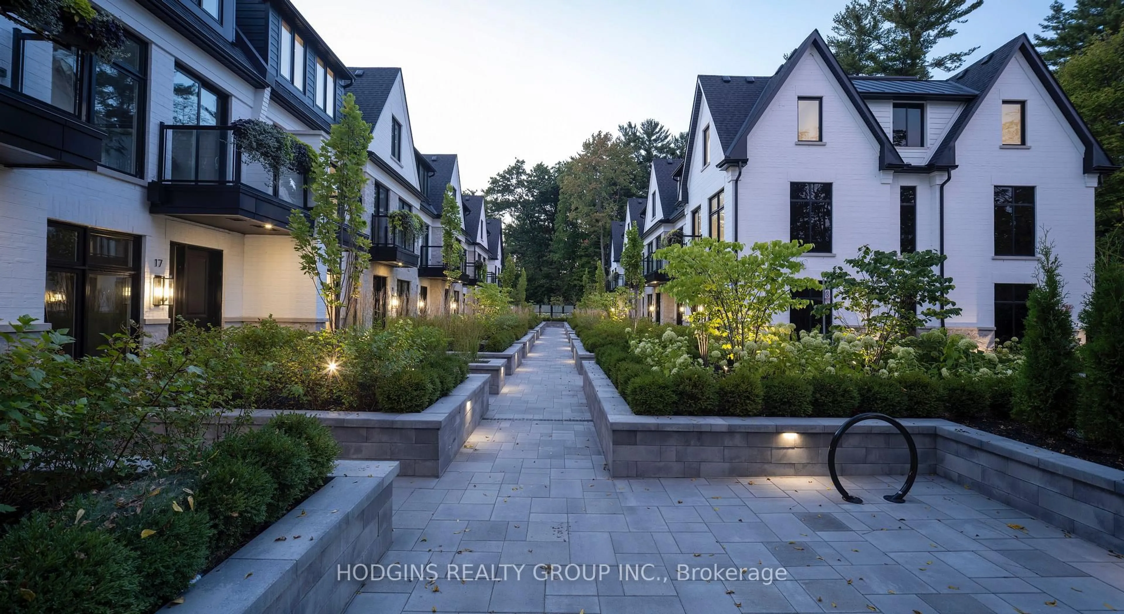 Patio, street for 1136 Mona Rd #4, Mississauga Ontario L5G 0C8