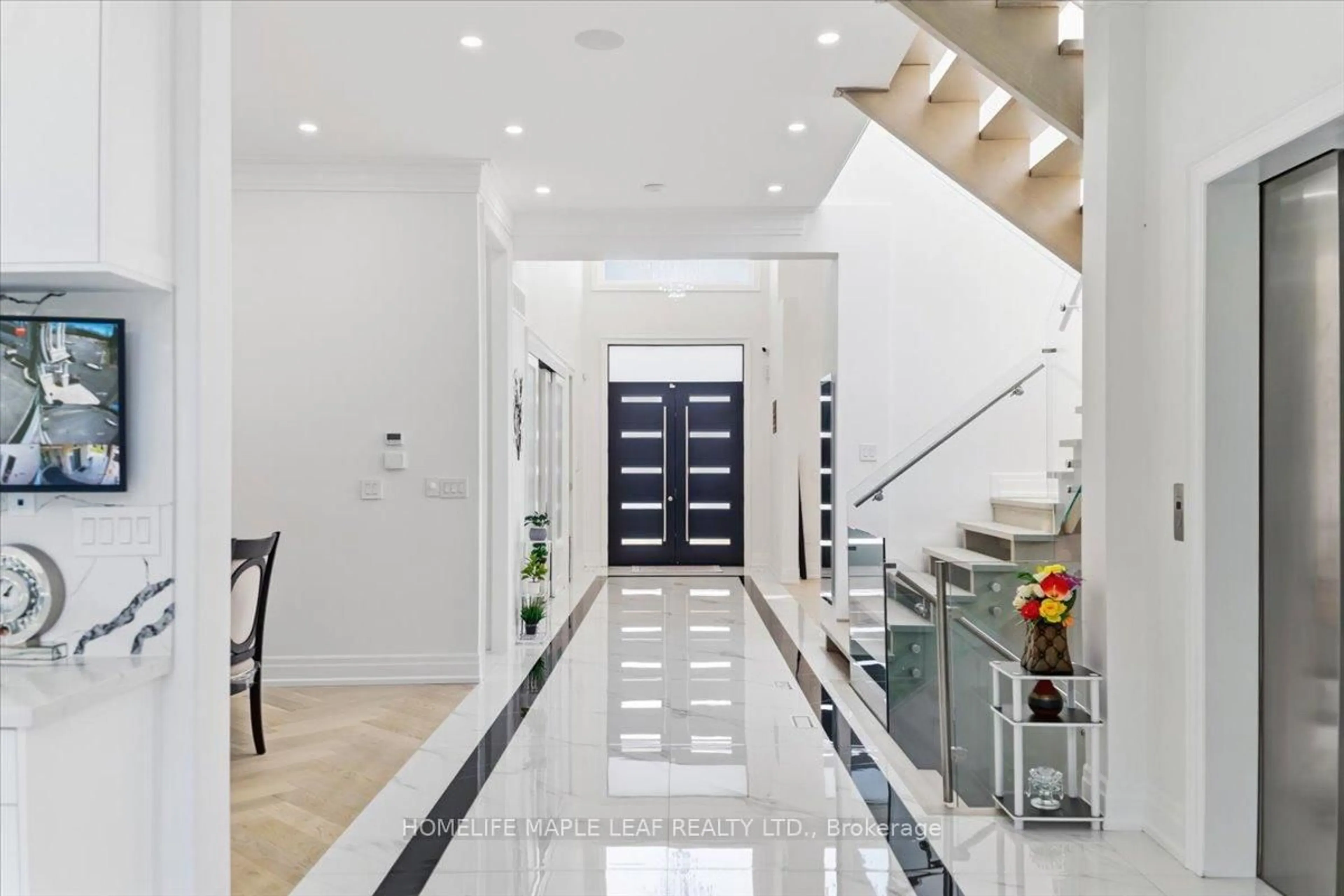 Indoor foyer for 2874 Charleston Side Rd Sdrd, Caledon Ontario L7K 0T9