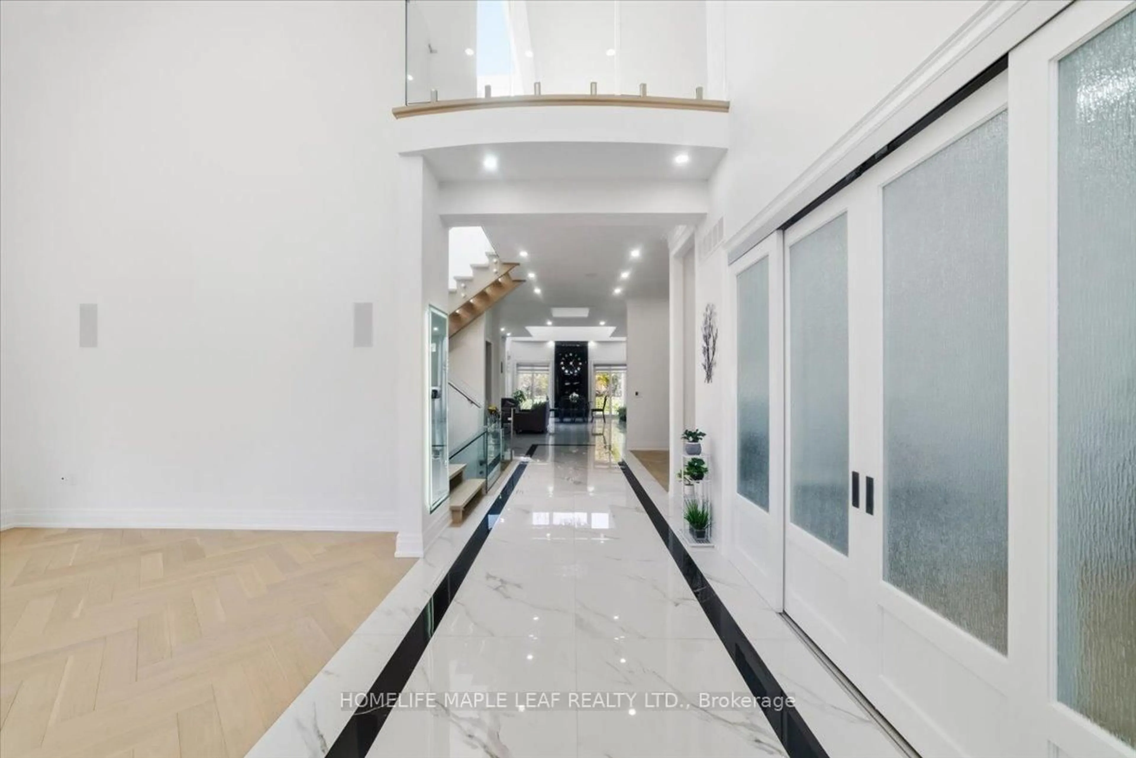 Indoor foyer for 2874 Charleston Side Rd Sdrd, Caledon Ontario L7K 0T9