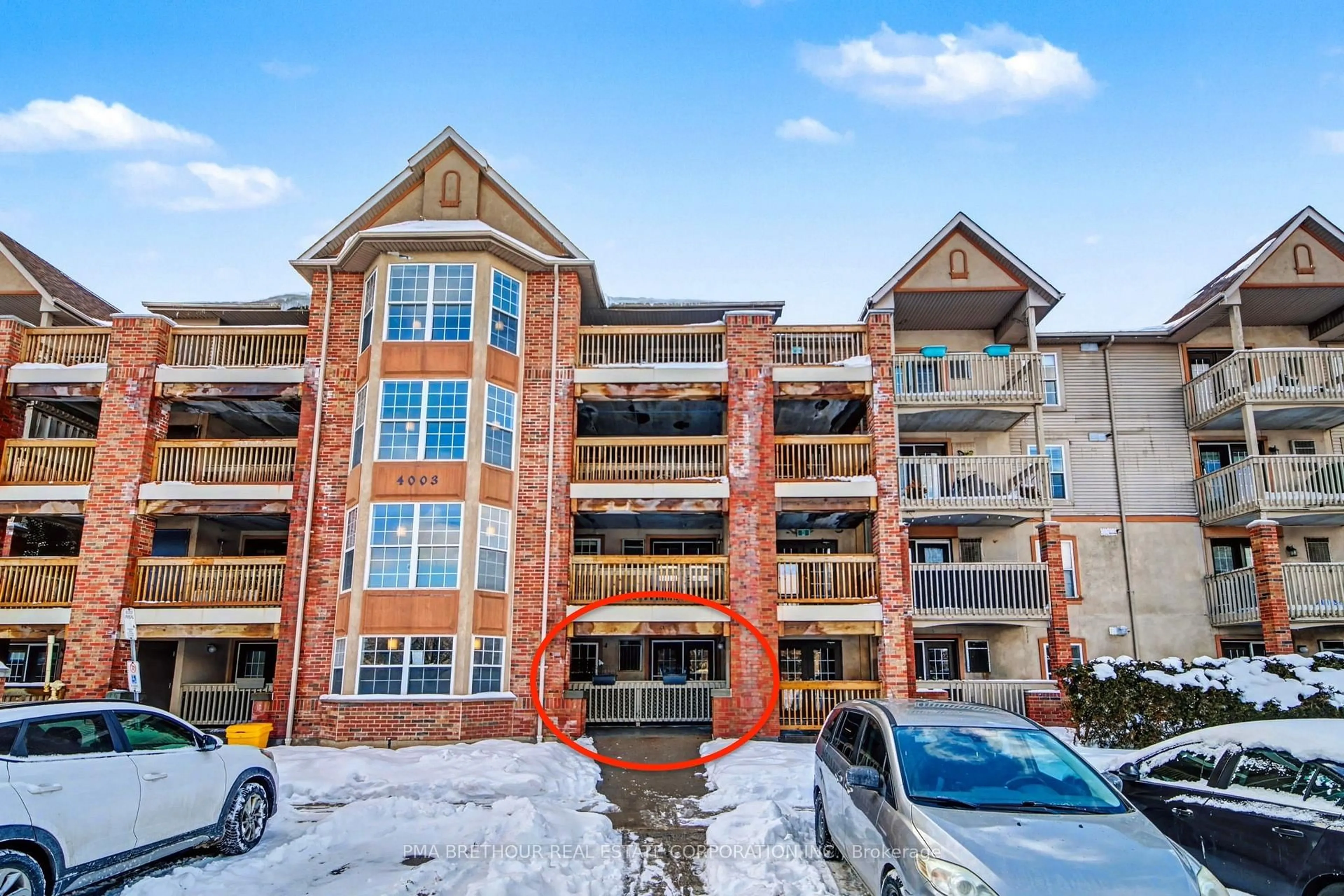 A pic from outside/outdoor area/front of a property/back of a property/a pic from drone, building for 4003 Kilmer Dr #106, Burlington Ontario L7M 4M1