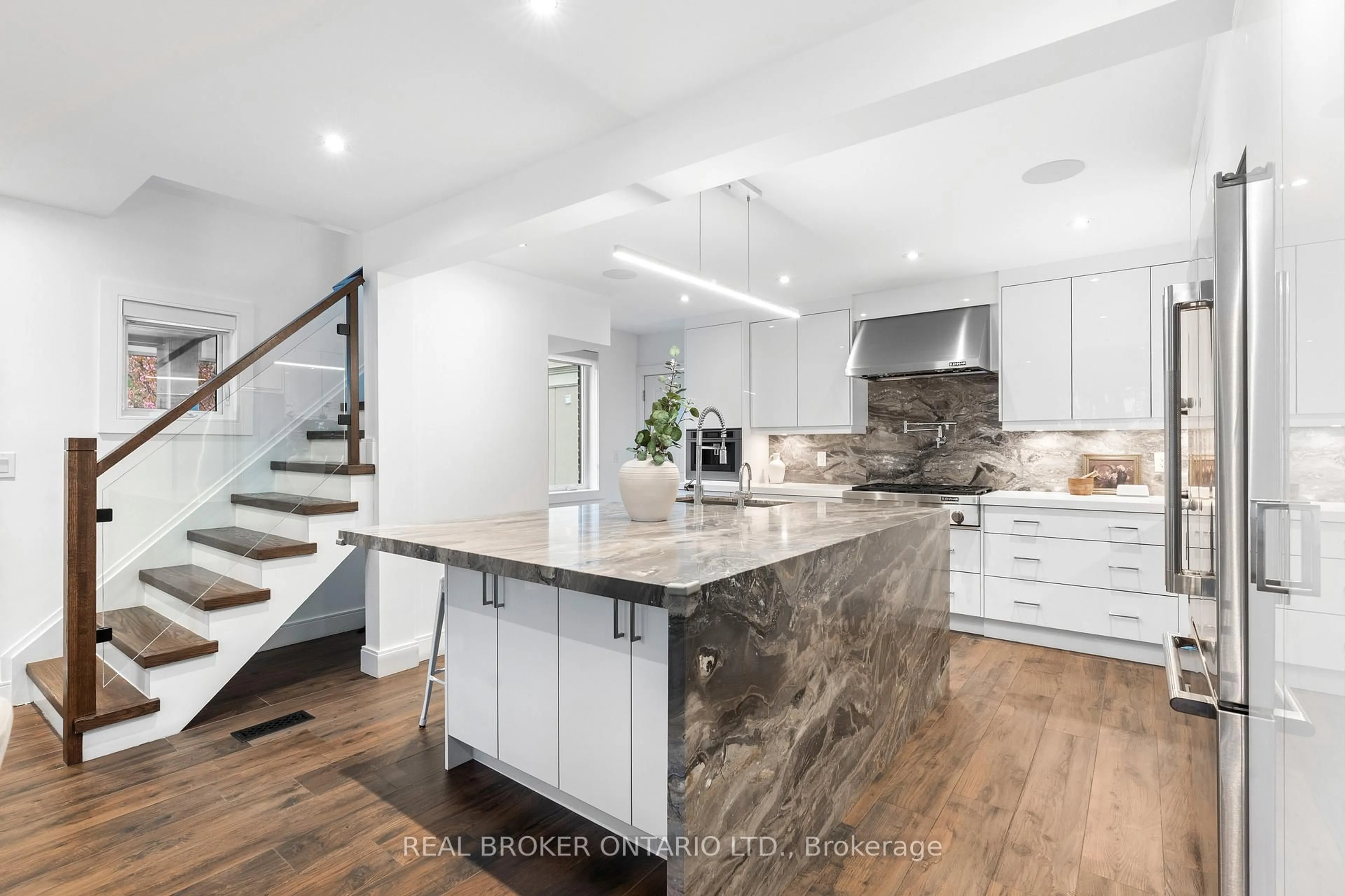Open concept kitchen, unknown for 17 Old Oak Rd, Toronto Ontario M9A 2V9