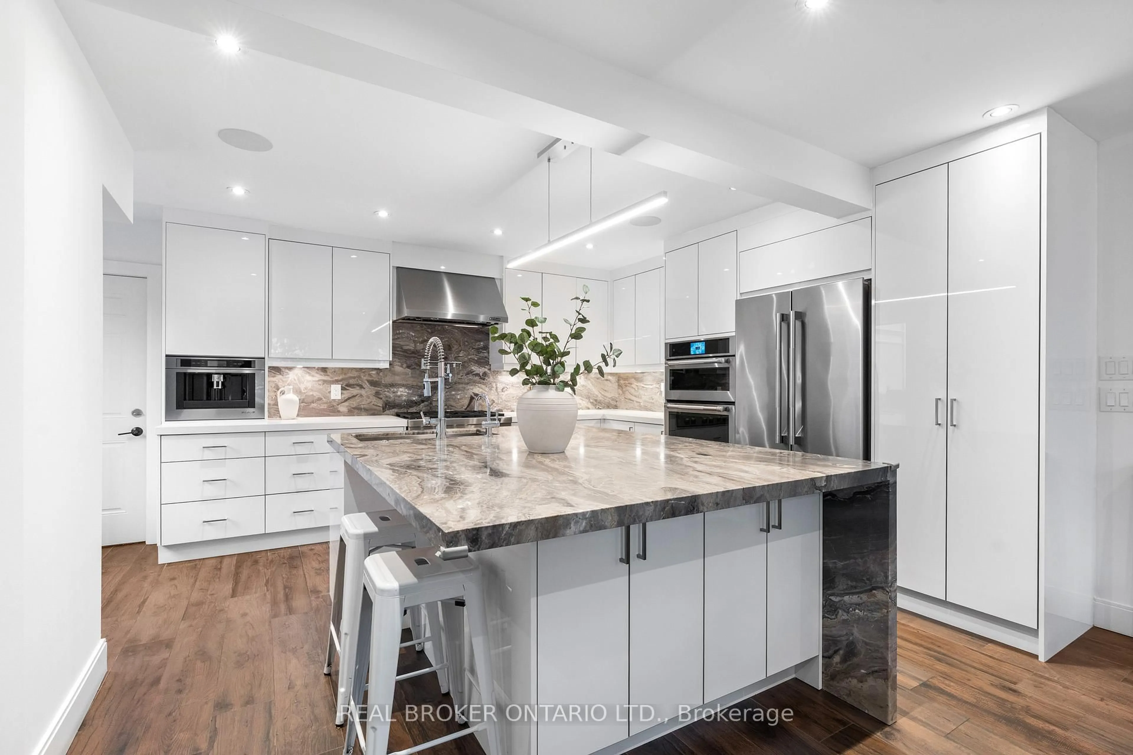Contemporary kitchen, unknown for 17 Old Oak Rd, Toronto Ontario M9A 2V9