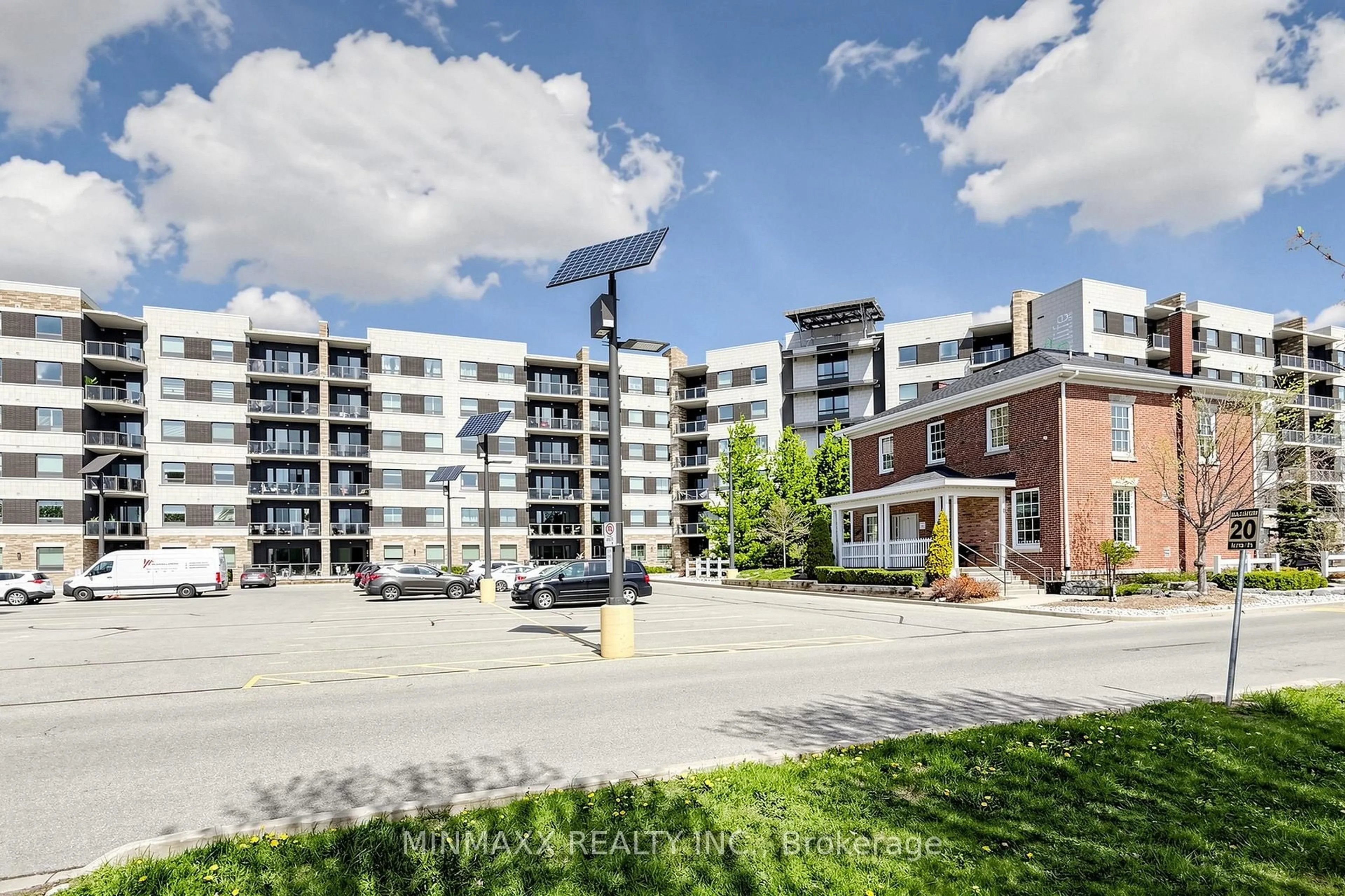 A pic from outside/outdoor area/front of a property/back of a property/a pic from drone, building for 33 WHITMER St #617, Milton Ontario L9T 8P9