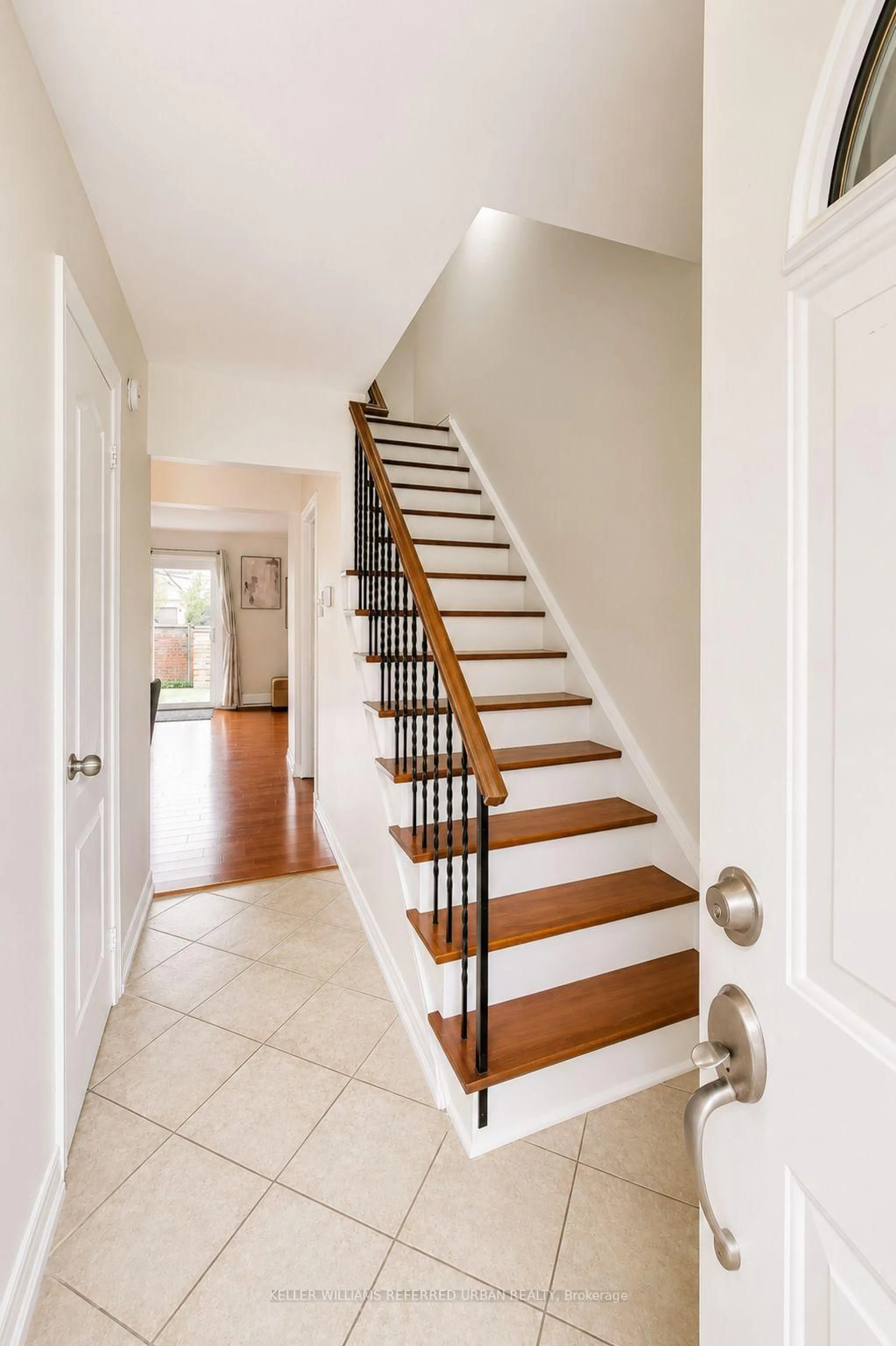 Unknown for 2108 Lakeshore Rd #2, Oakville Ontario L6L 1G8