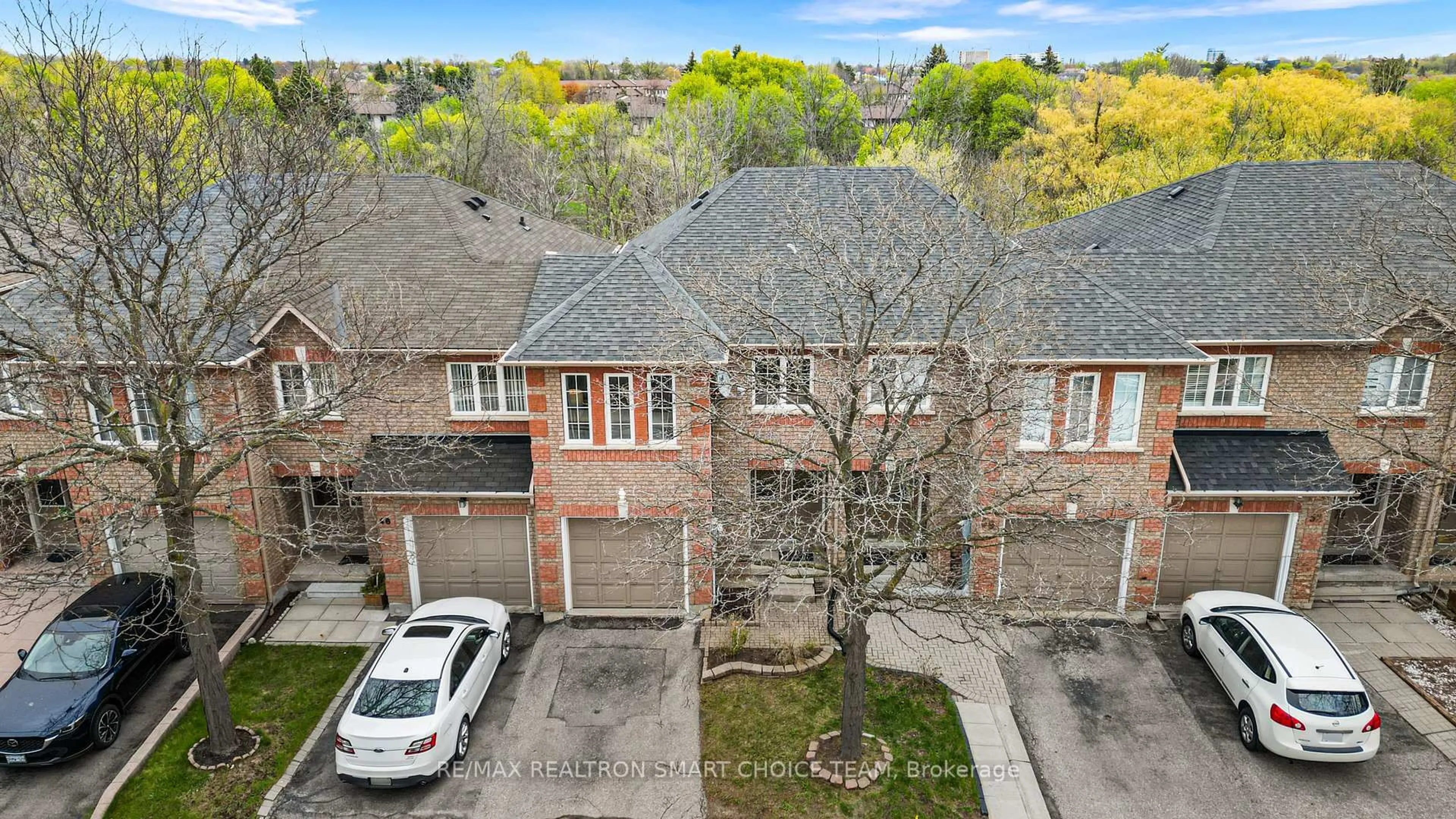 A pic from outside/outdoor area/front of a property/back of a property/a pic from drone, street for 100 Brickyard Way #48, Brampton Ontario L6V 4L9