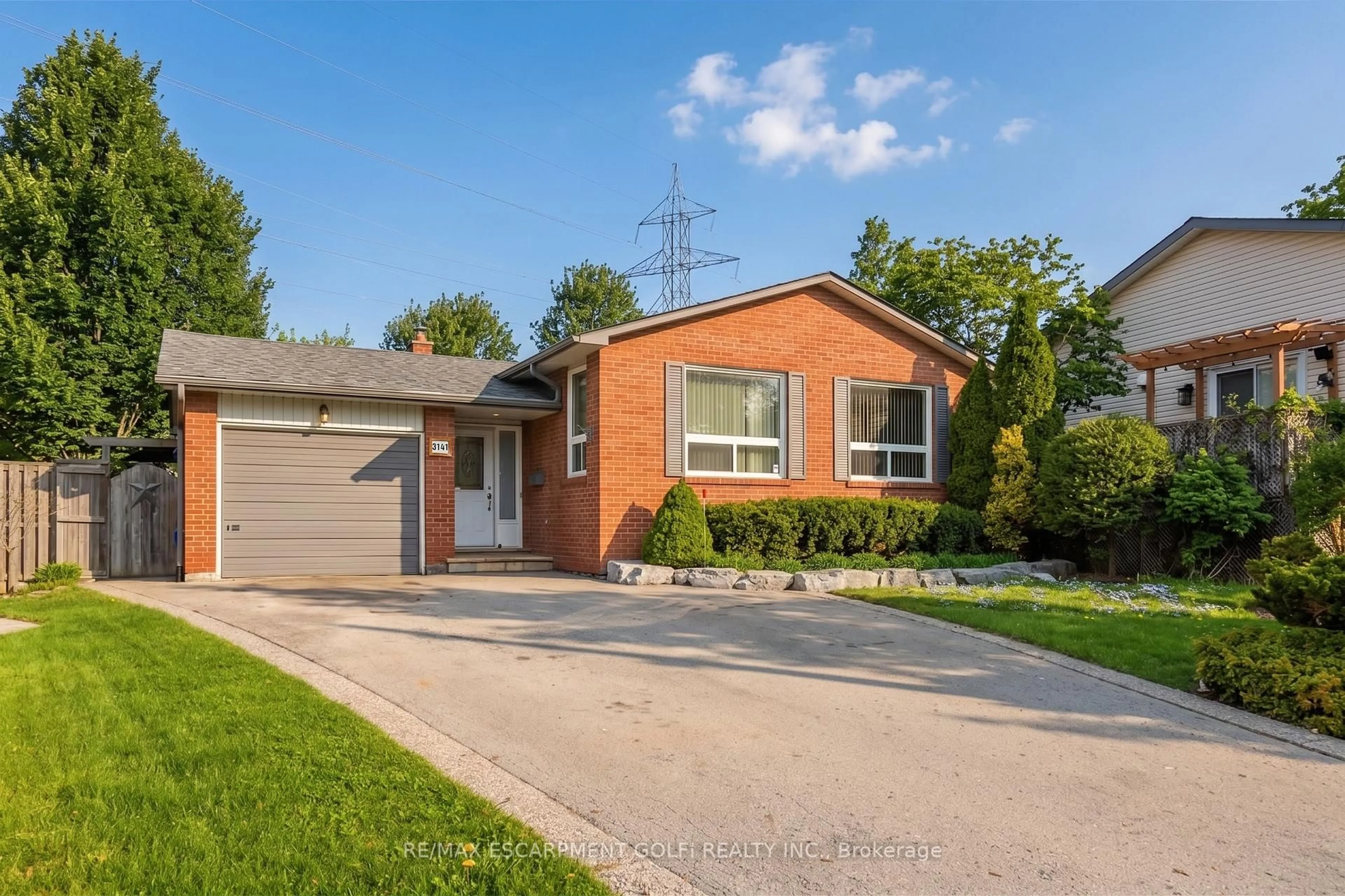 Home with brick exterior material, street for 3141 Bentworth Dr, Burlington Ontario L7M 1V9