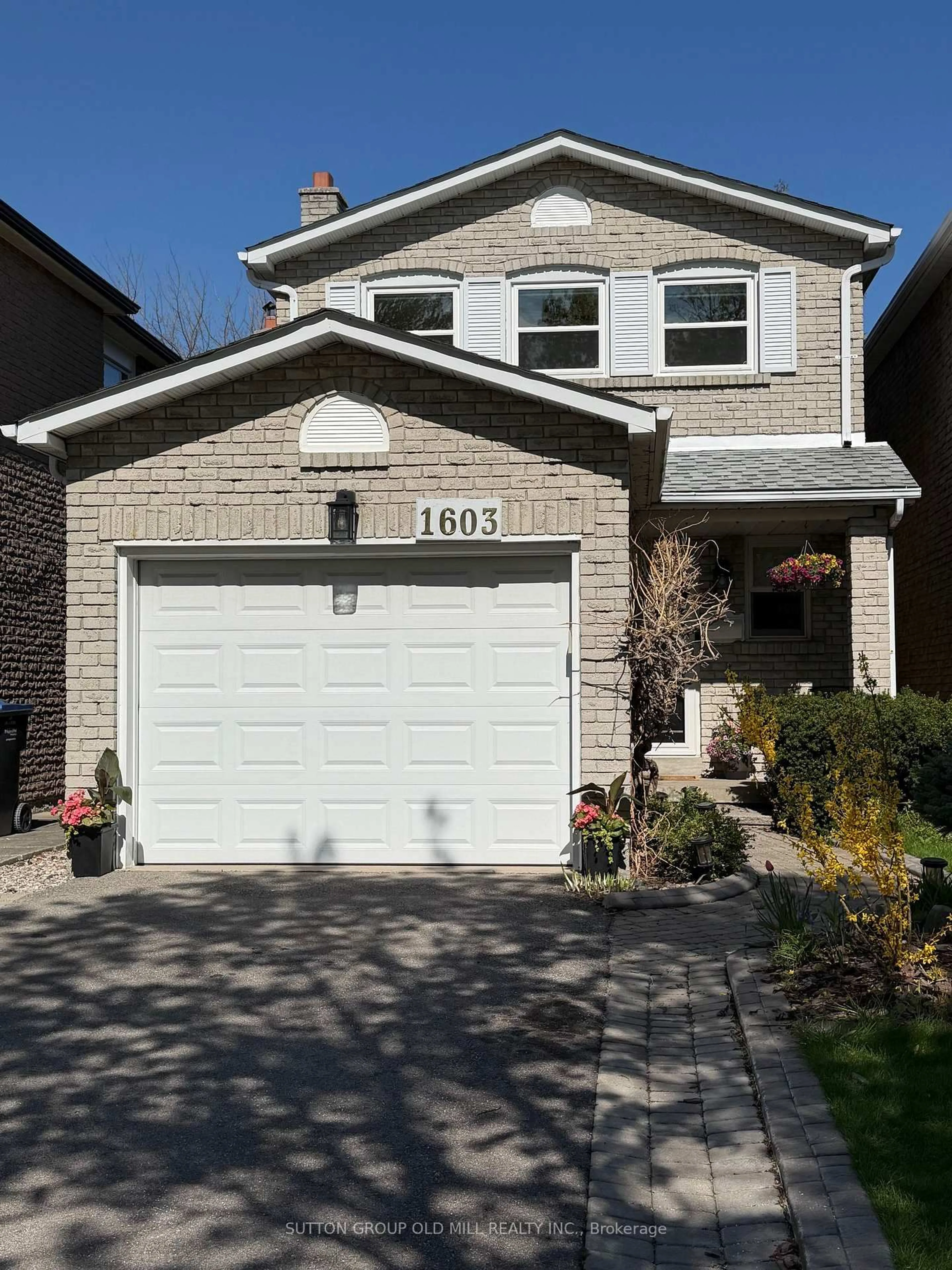 Home with brick exterior material, street for 1603 Dewberry Cres, Mississauga Ontario L4W 3B6