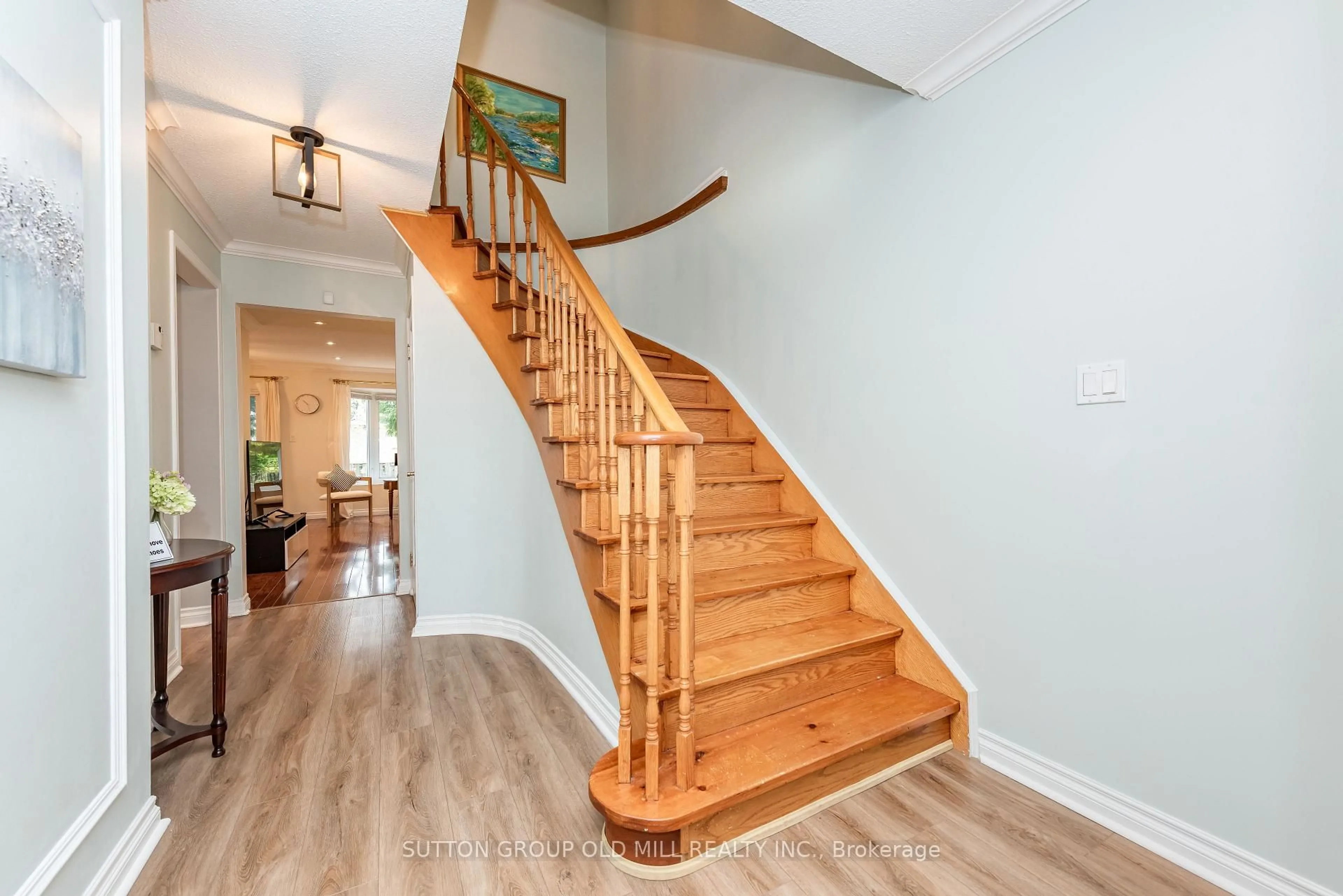 Stairs for 1603 Dewberry Cres, Mississauga Ontario L4W 3B6