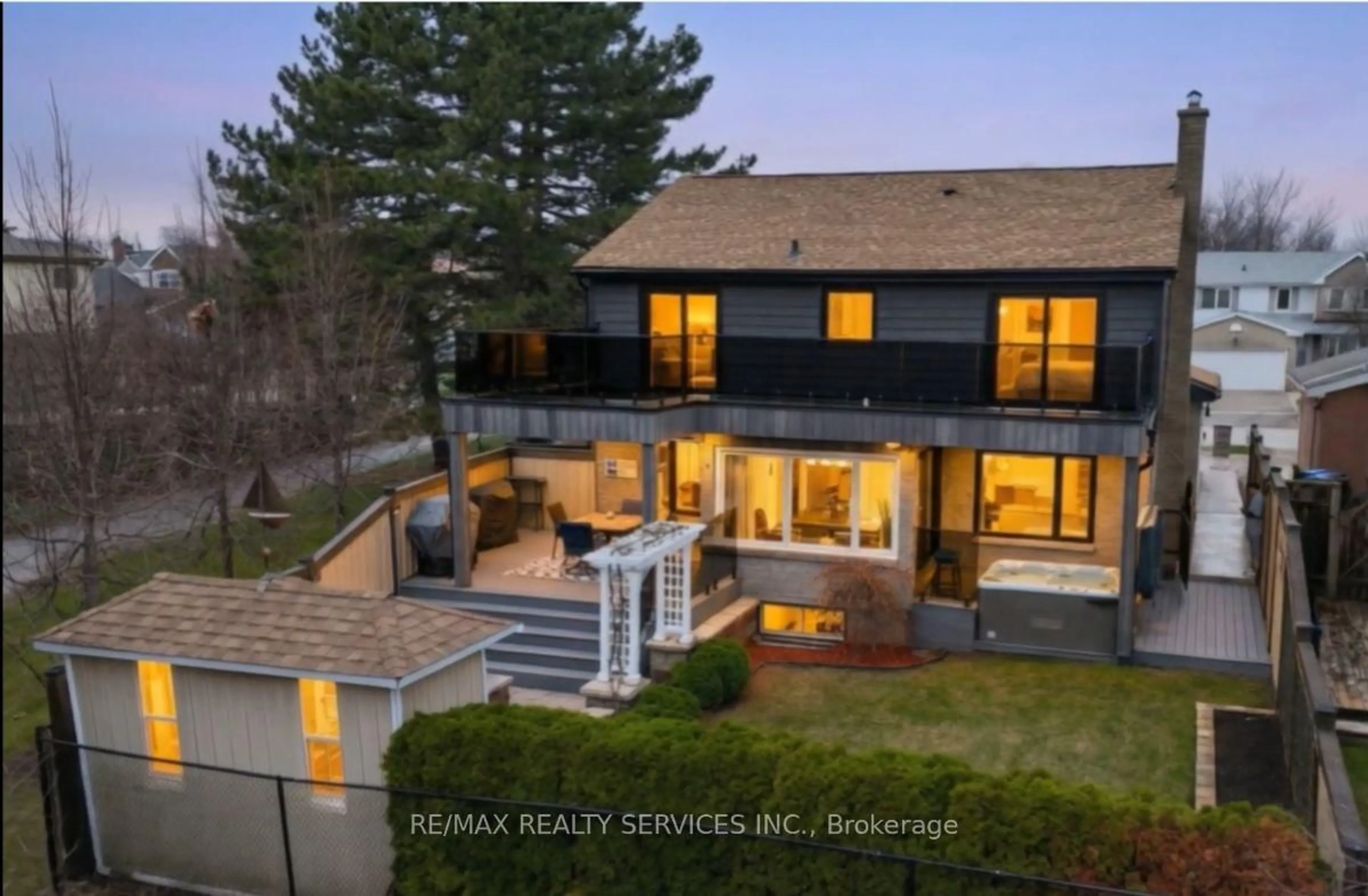 A pic from outside/outdoor area/front of a property/back of a property/a pic from drone, unknown for 55 Northampton St, Brampton Ontario L6S 3Z6