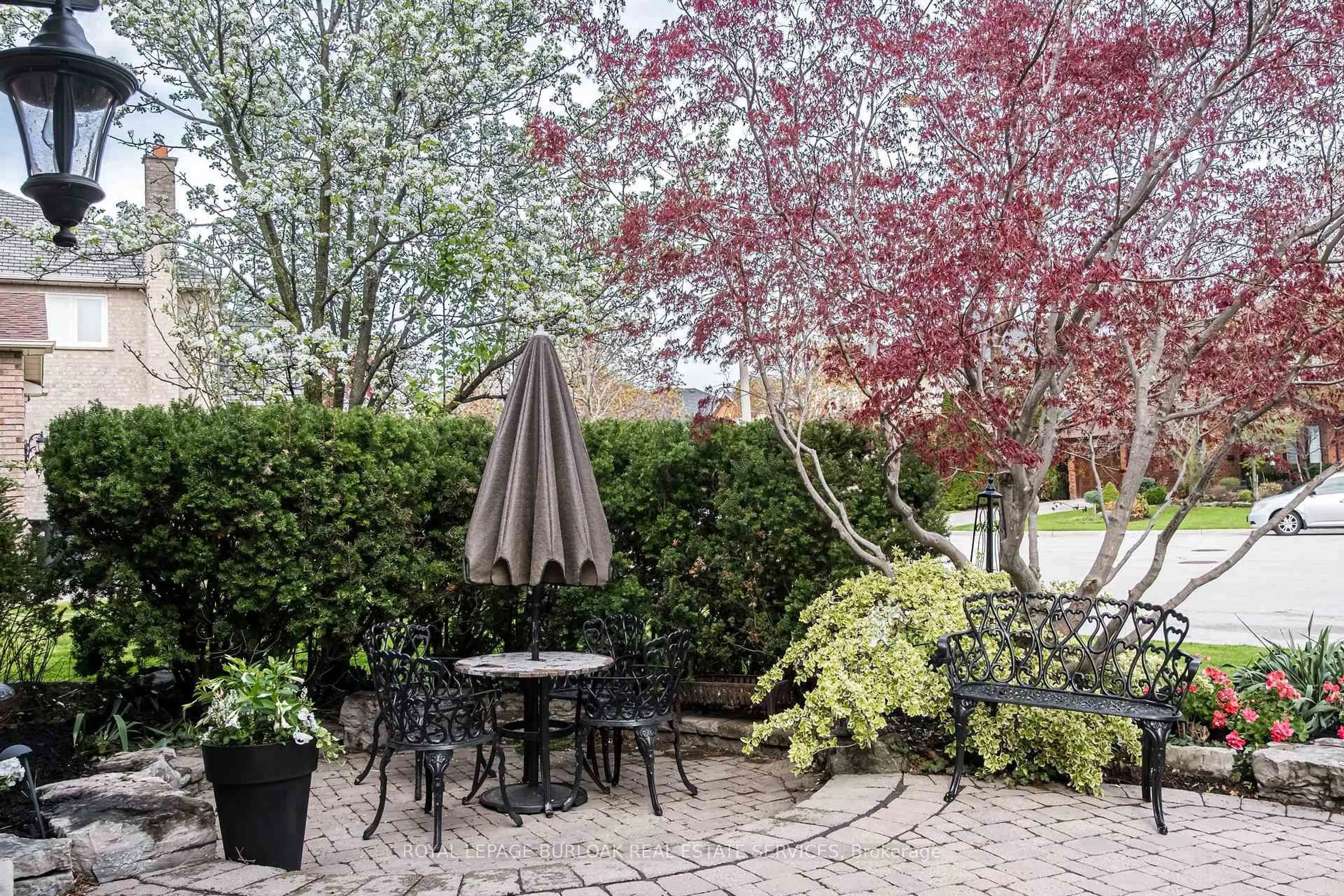 Patio, street for 1729 Riverbend Crt, Mississauga Ontario L5M 5J1