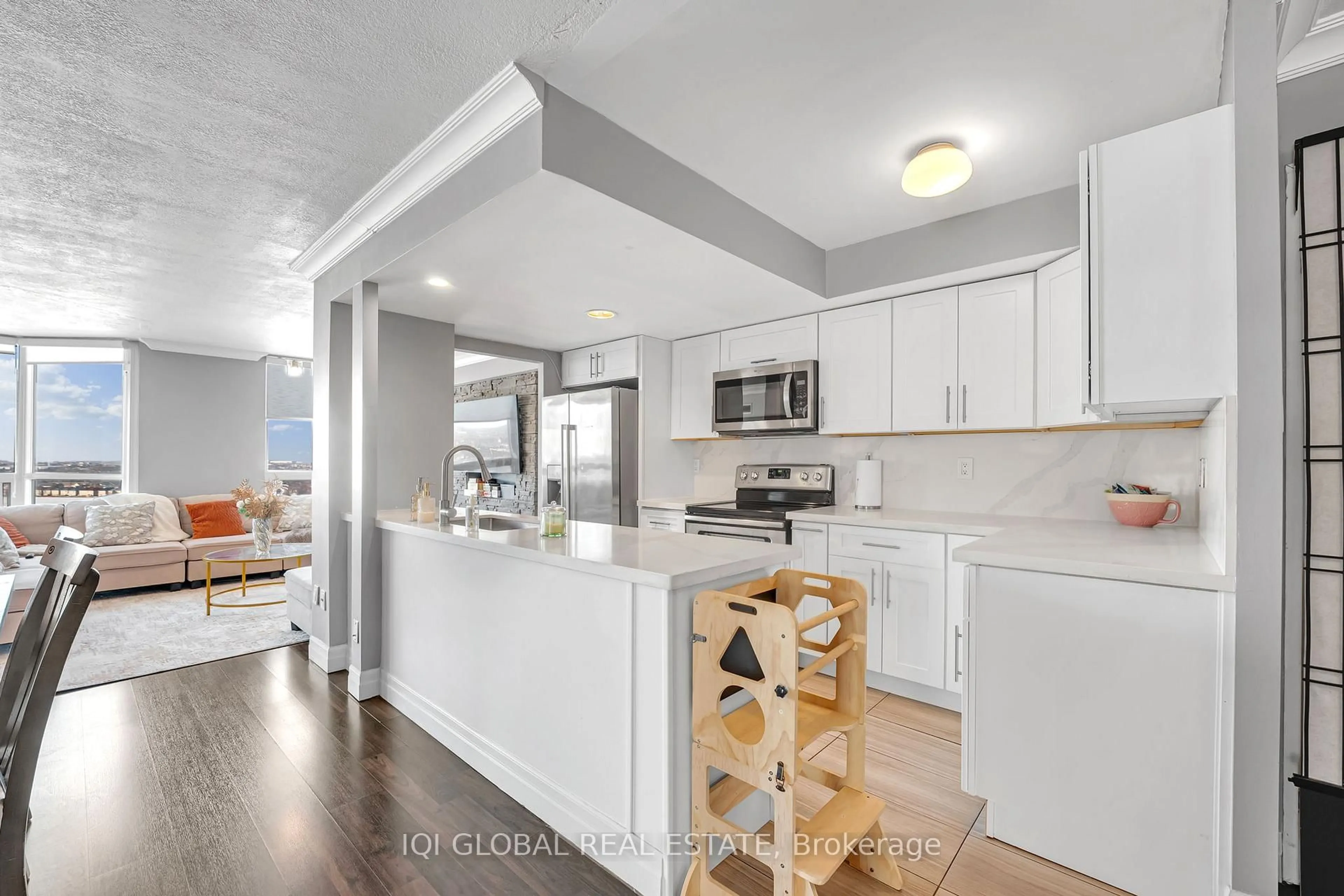 Open concept kitchen, unknown for 4450 Tucana Crt #1608, Mississauga Ontario L5R 3R4