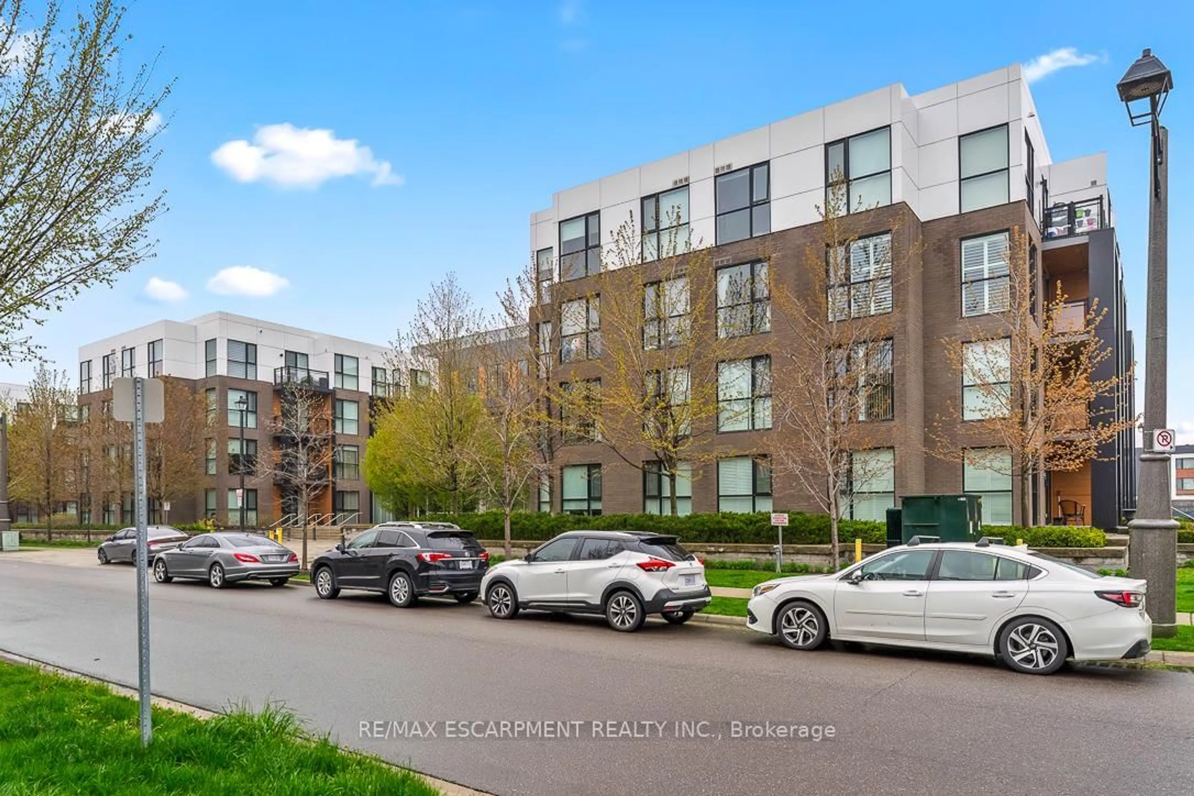 Unknown for 150 Sabina Dr #303, Oakville Ontario L6H 0W3