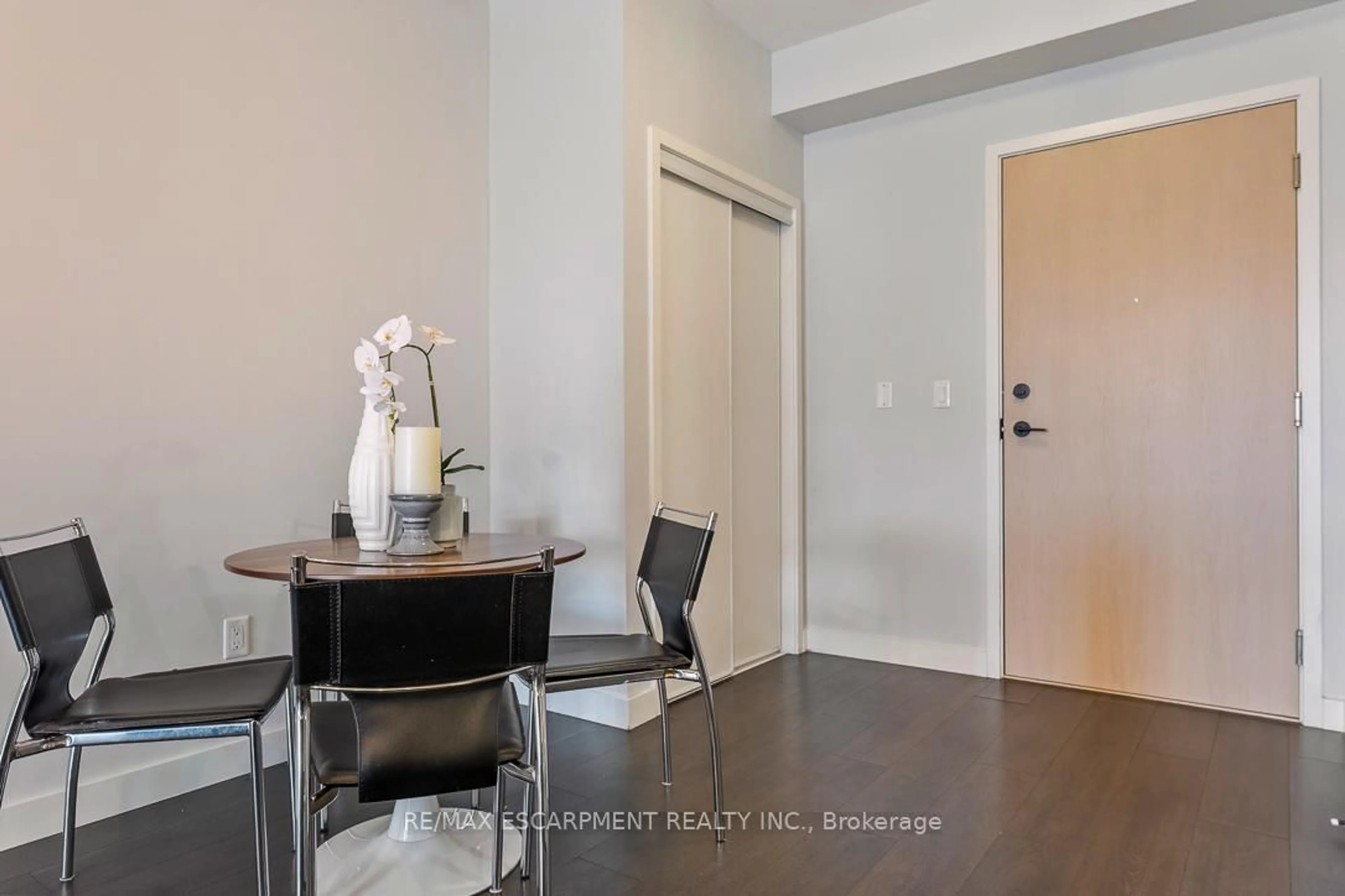 Unknown for 150 Sabina Dr #303, Oakville Ontario L6H 0W3