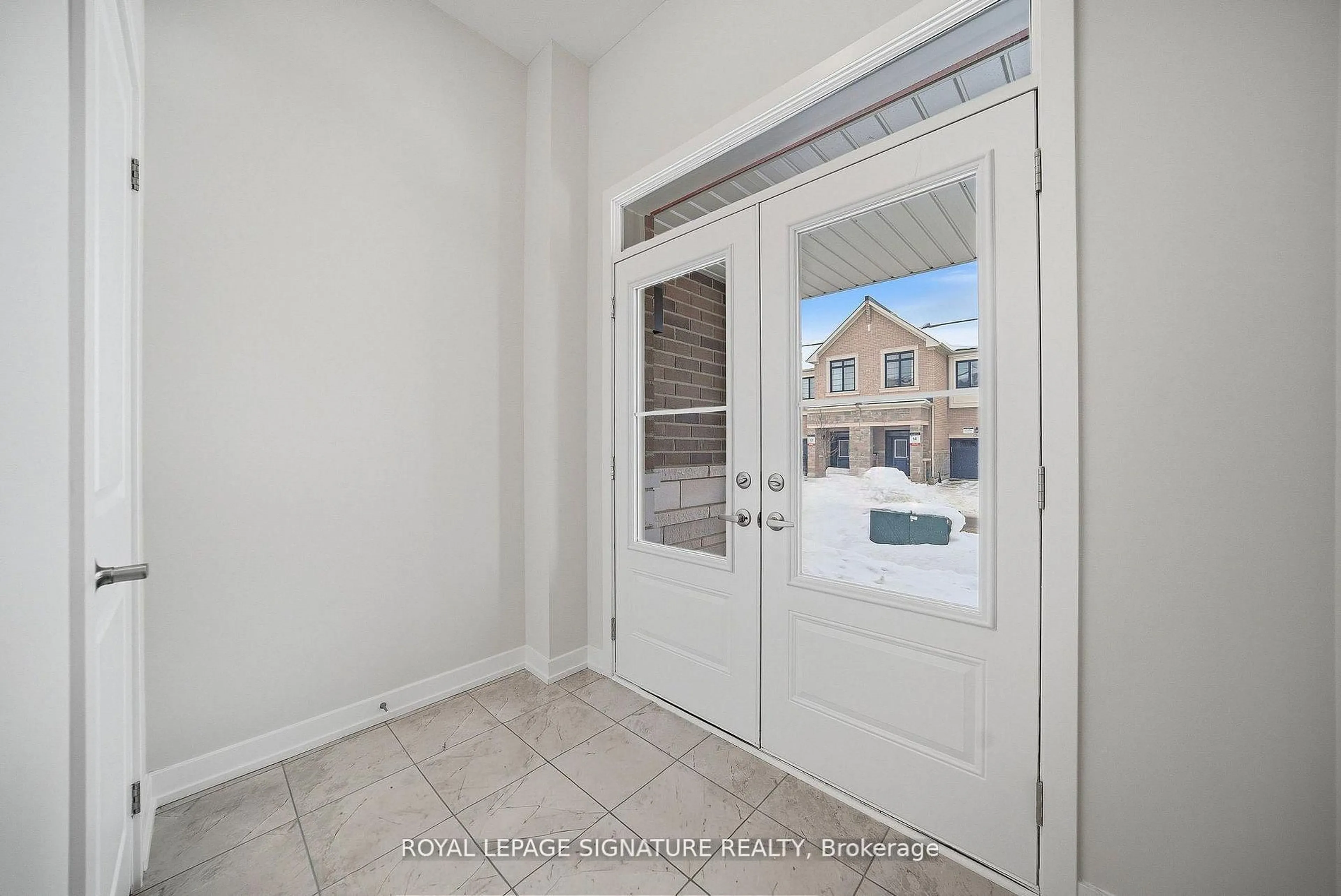 Indoor entryway for 1201 Dartmouth Cres, Oakville Ontario L6H 8C3
