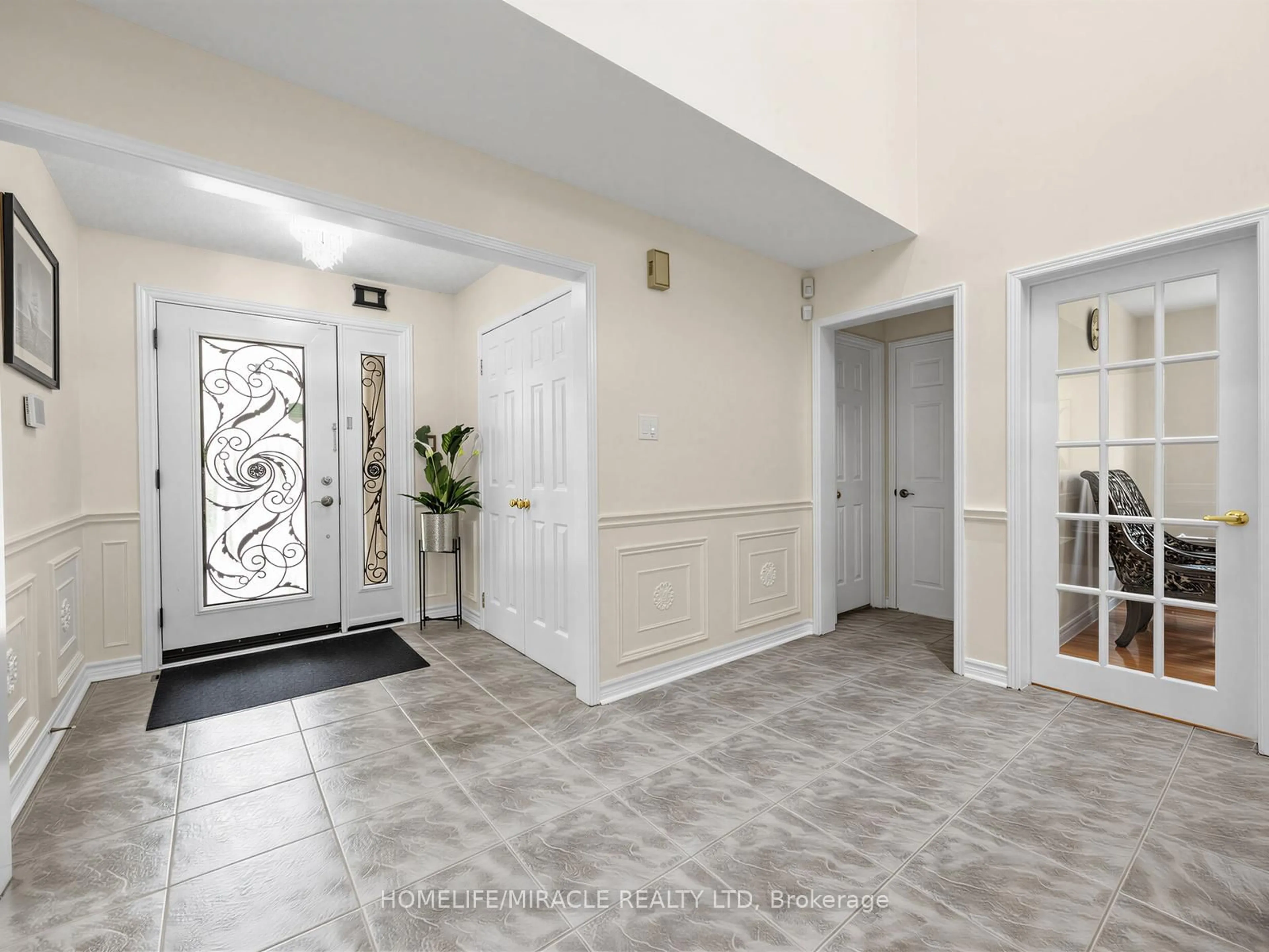 Indoor foyer for 2023 Jacamar Crt, Mississauga Ontario L5L 3P7
