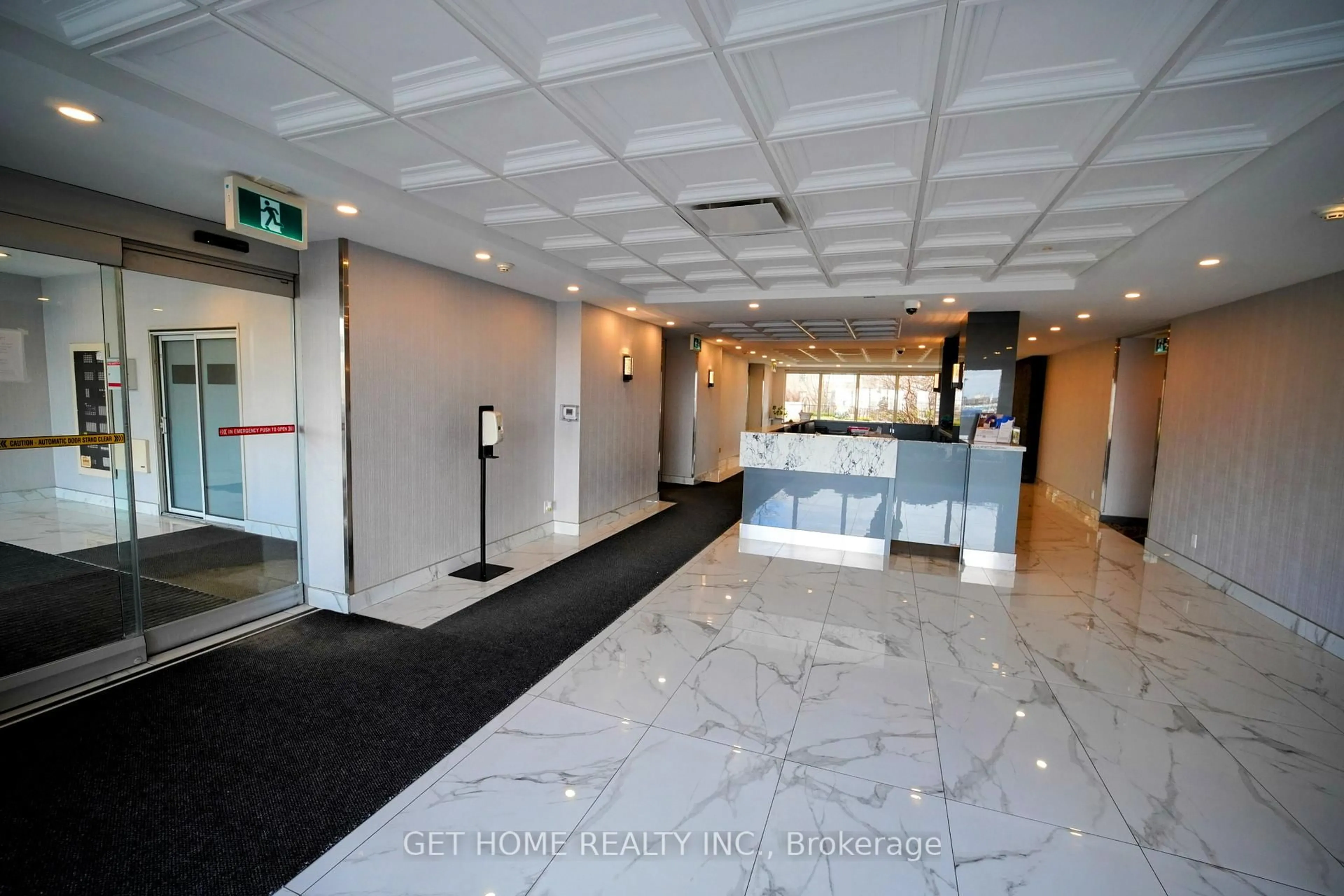 Indoor foyer for 115 Hillcrest Ave #1402, Mississauga Ontario L5B 3Y9