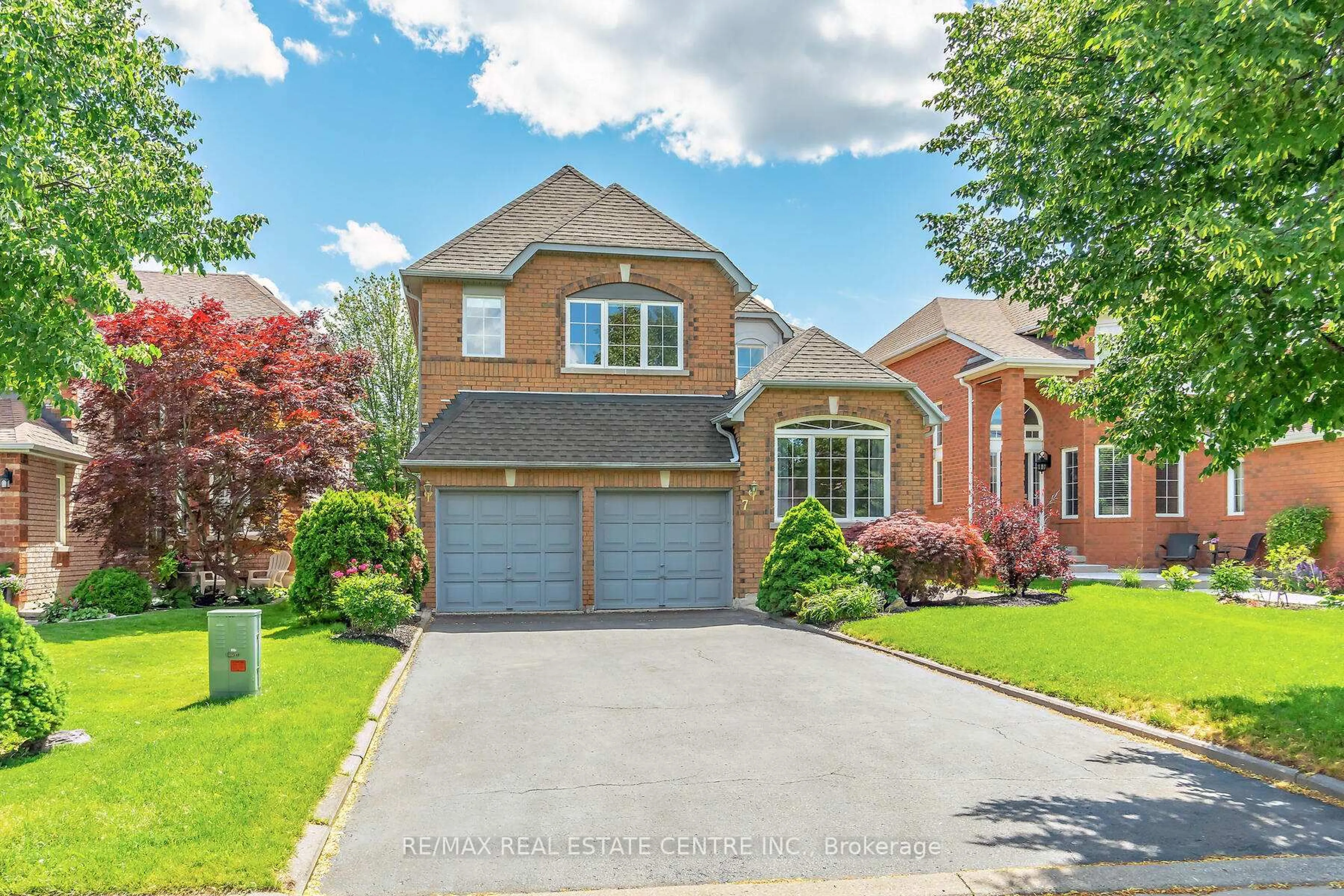 Home with brick exterior material, street for 7 Curry Cres, Halton Hills Ontario L7G 5L4