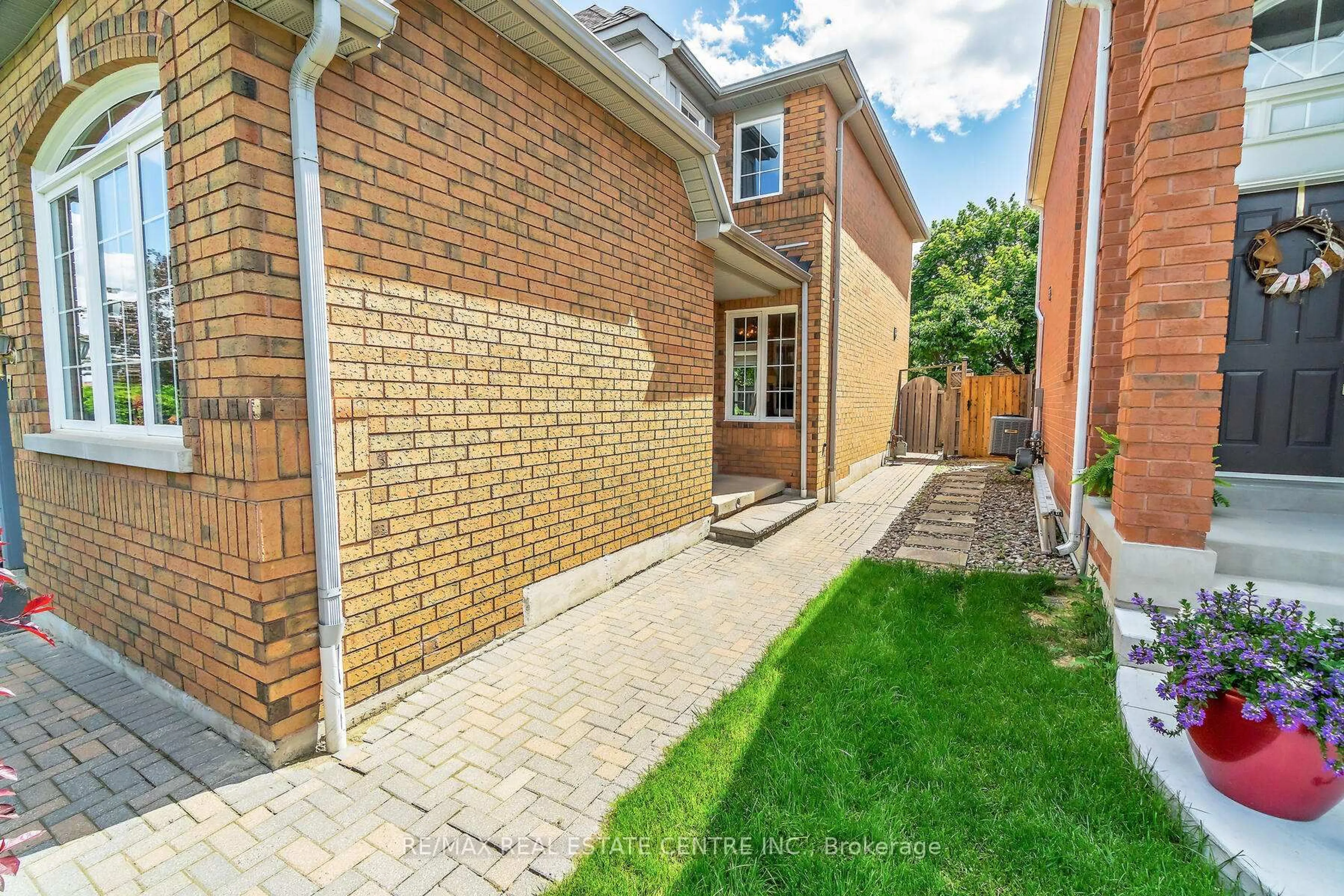 Home with brick exterior material, street for 7 Curry Cres, Halton Hills Ontario L7G 5L4