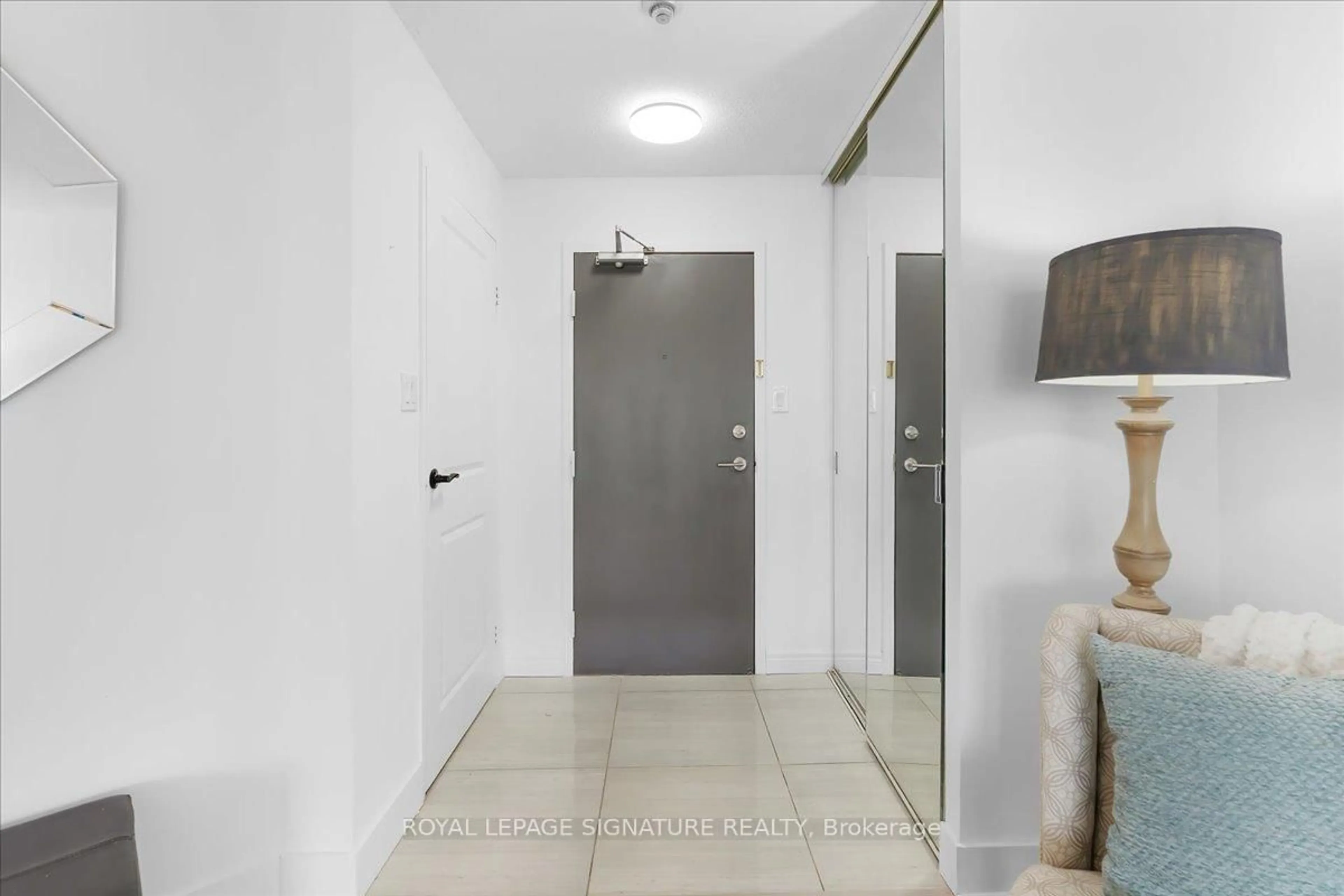 Indoor entryway for 5 Rowntree Rd #1006, Toronto Ontario M9V 5G9