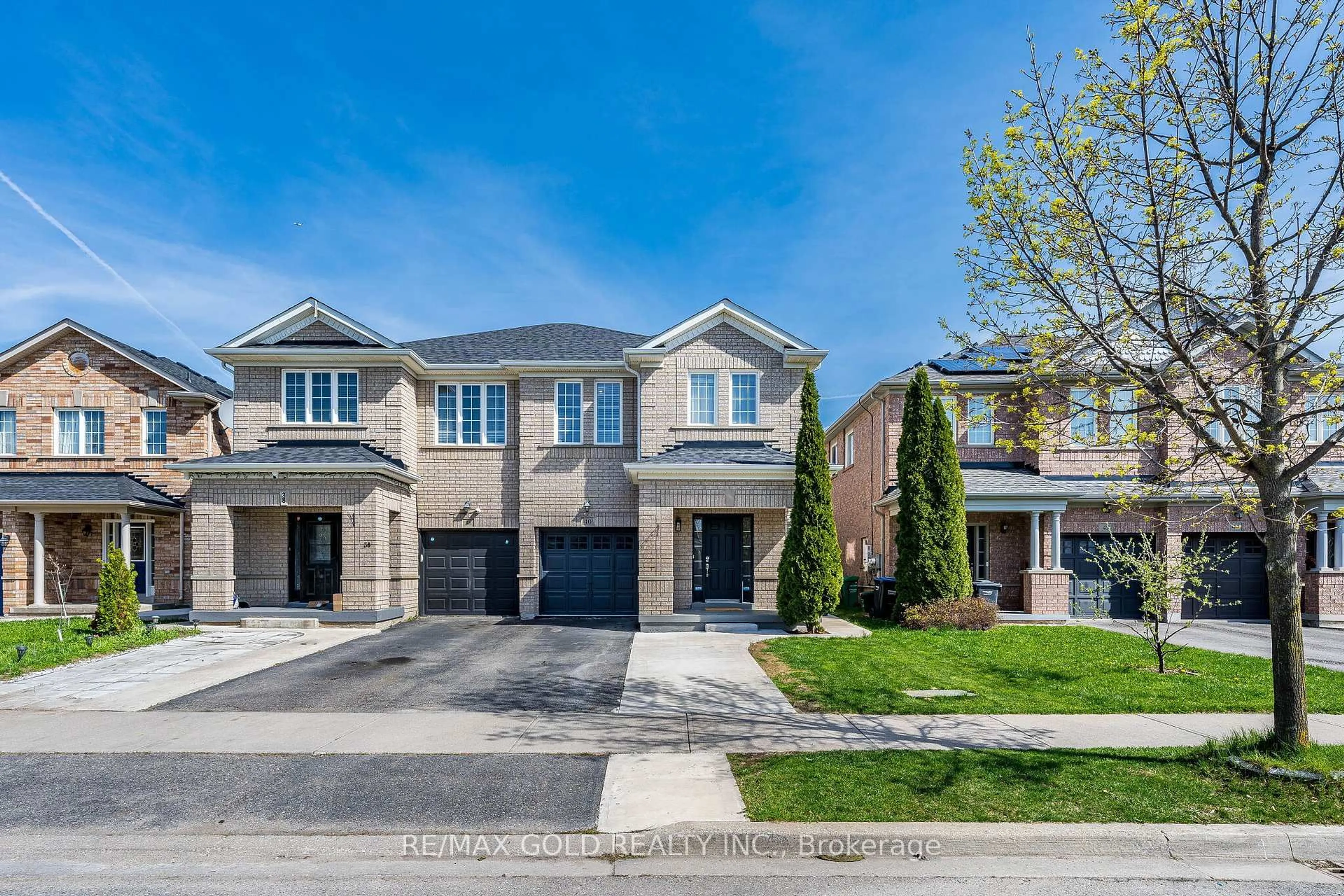 Home with brick exterior material, street for 40 Hollingsworth Circ, Brampton Ontario L7A 0J7