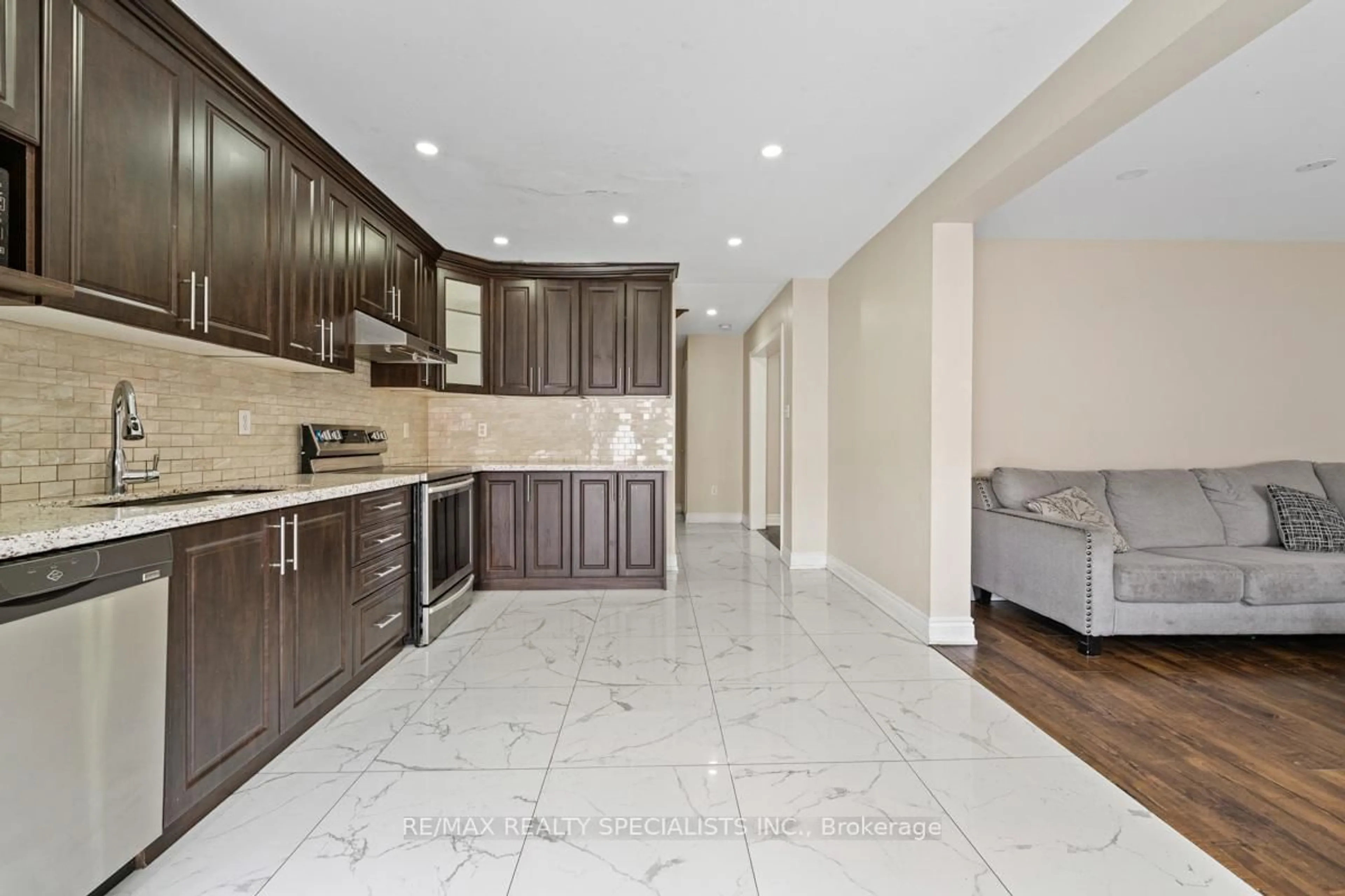 Open concept kitchen, ceramic/tile floor for 25 Golden Eagle Rd, Brampton Ontario L6R 1Z4