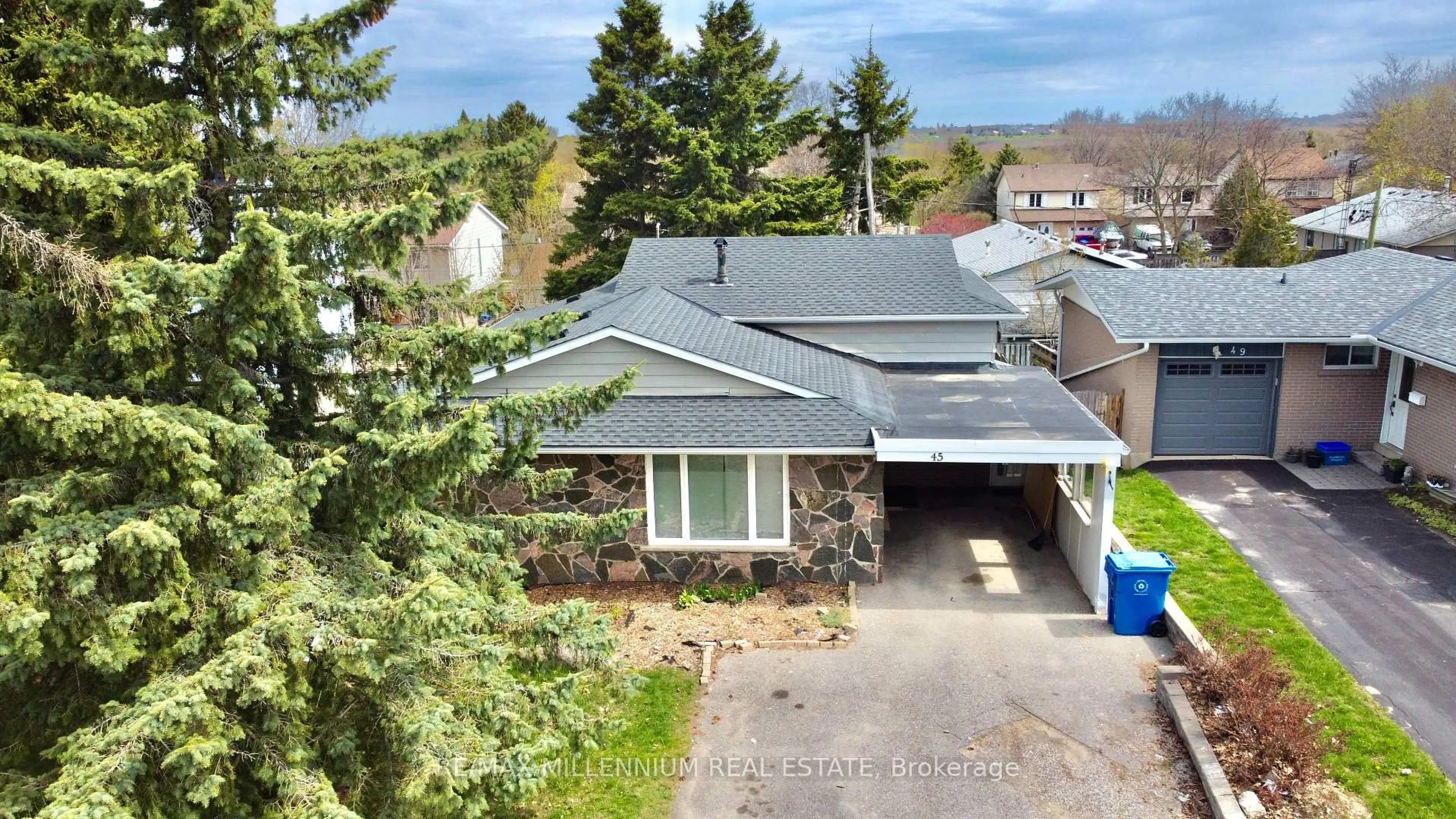 A pic from outside/outdoor area/front of a property/back of a property/a pic from drone, street for 45 Caledonia Rd, Orangeville Ontario L9M 2V2