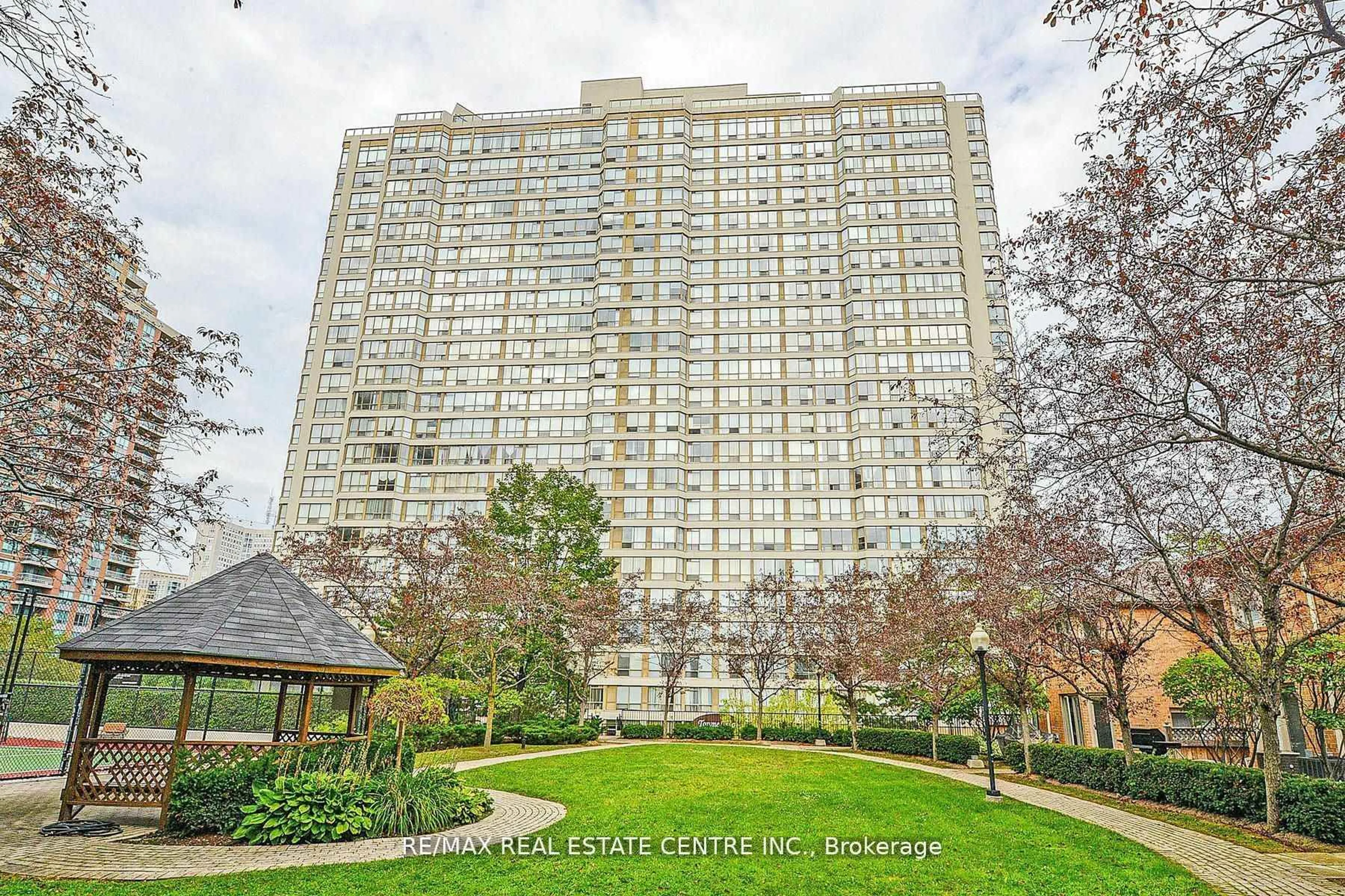 Indoor foyer for 55 Elm Dr #1805, Mississauga Ontario L5B 3Z3