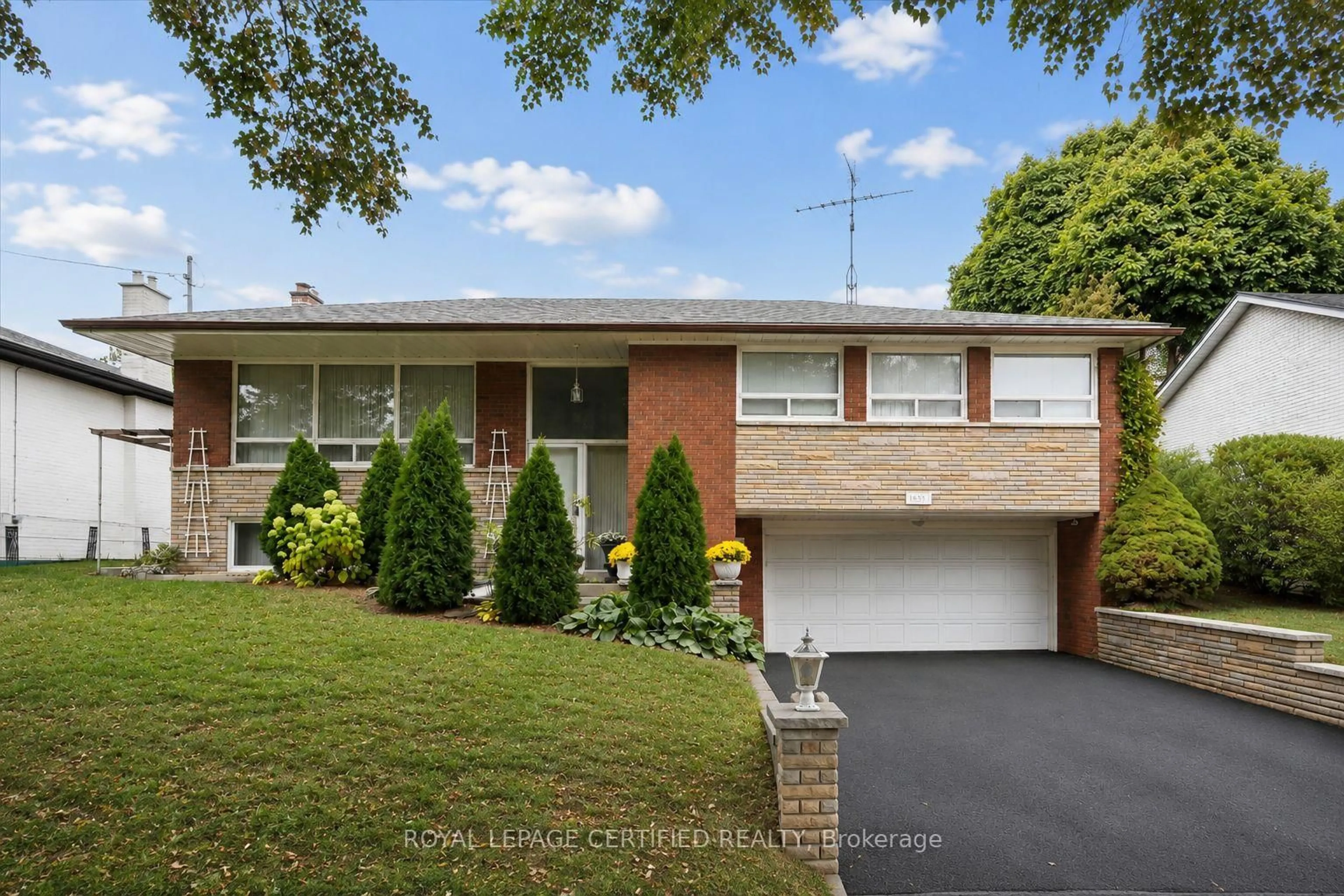 Home with brick exterior material, street for 1639 Sunnycove Dr, Mississauga Ontario L4X 1B6