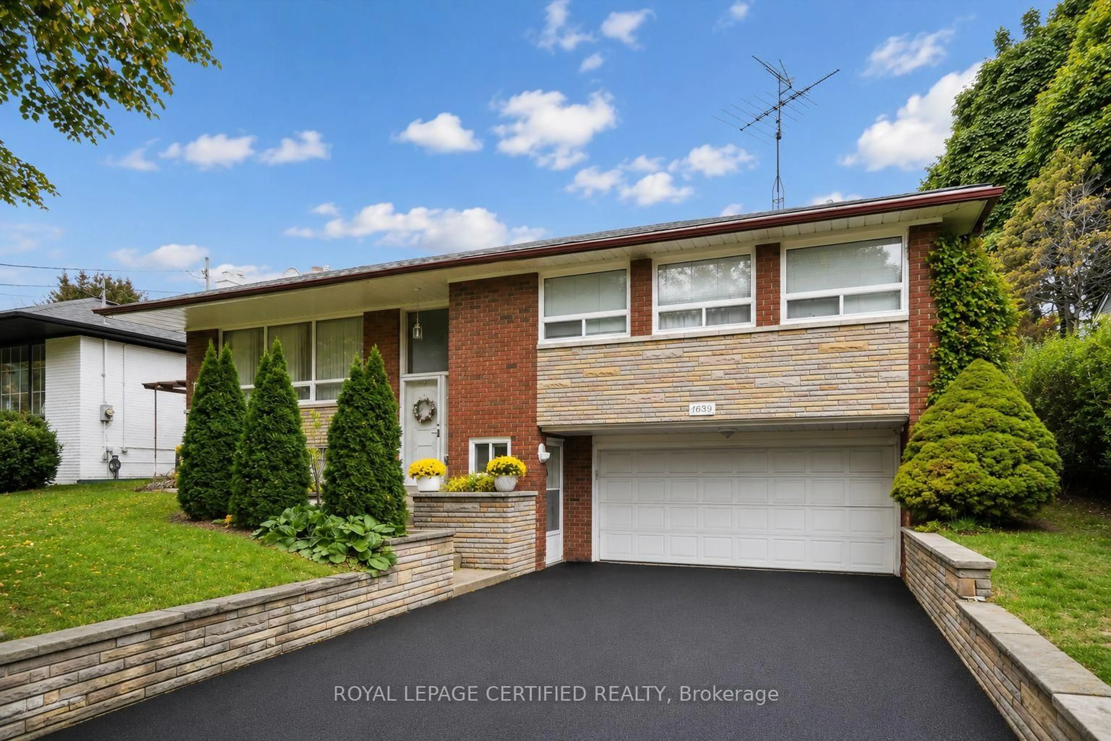 Home with brick exterior material, street for 1639 Sunnycove Dr, Mississauga Ontario L4X 1B6