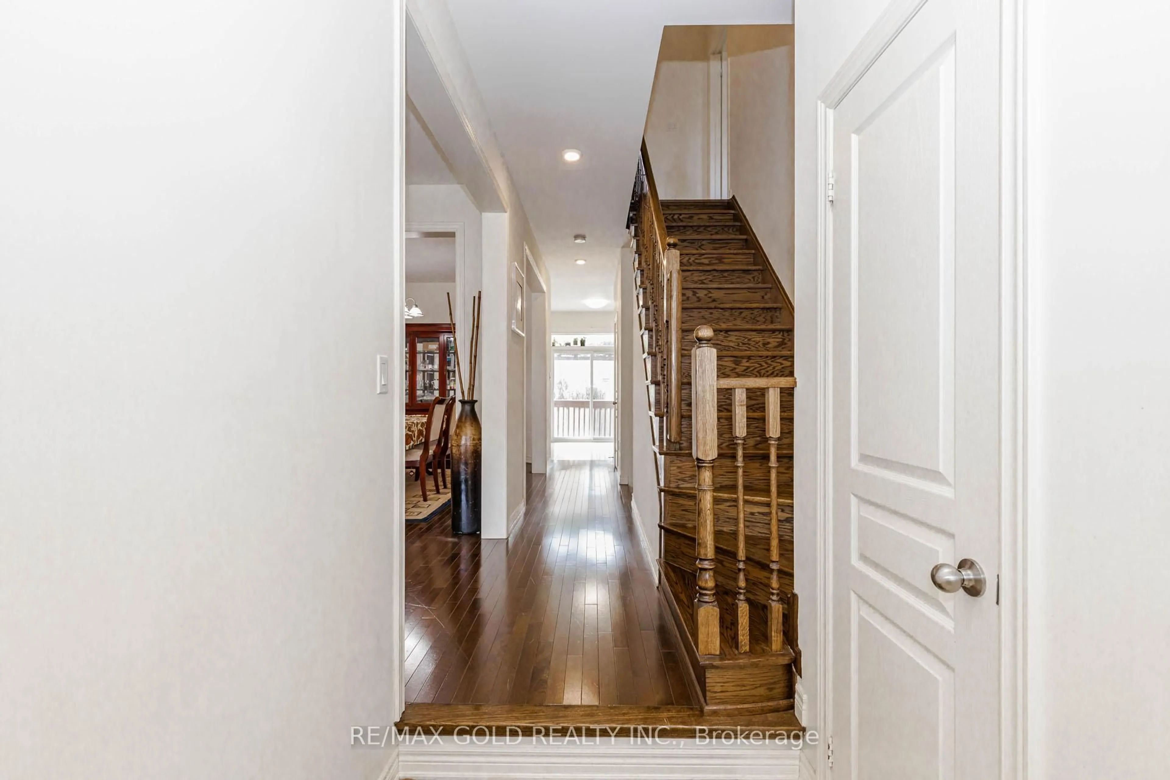 Indoor entryway for 43 George Robinson Dr, Brampton Ontario L6Y 2E3