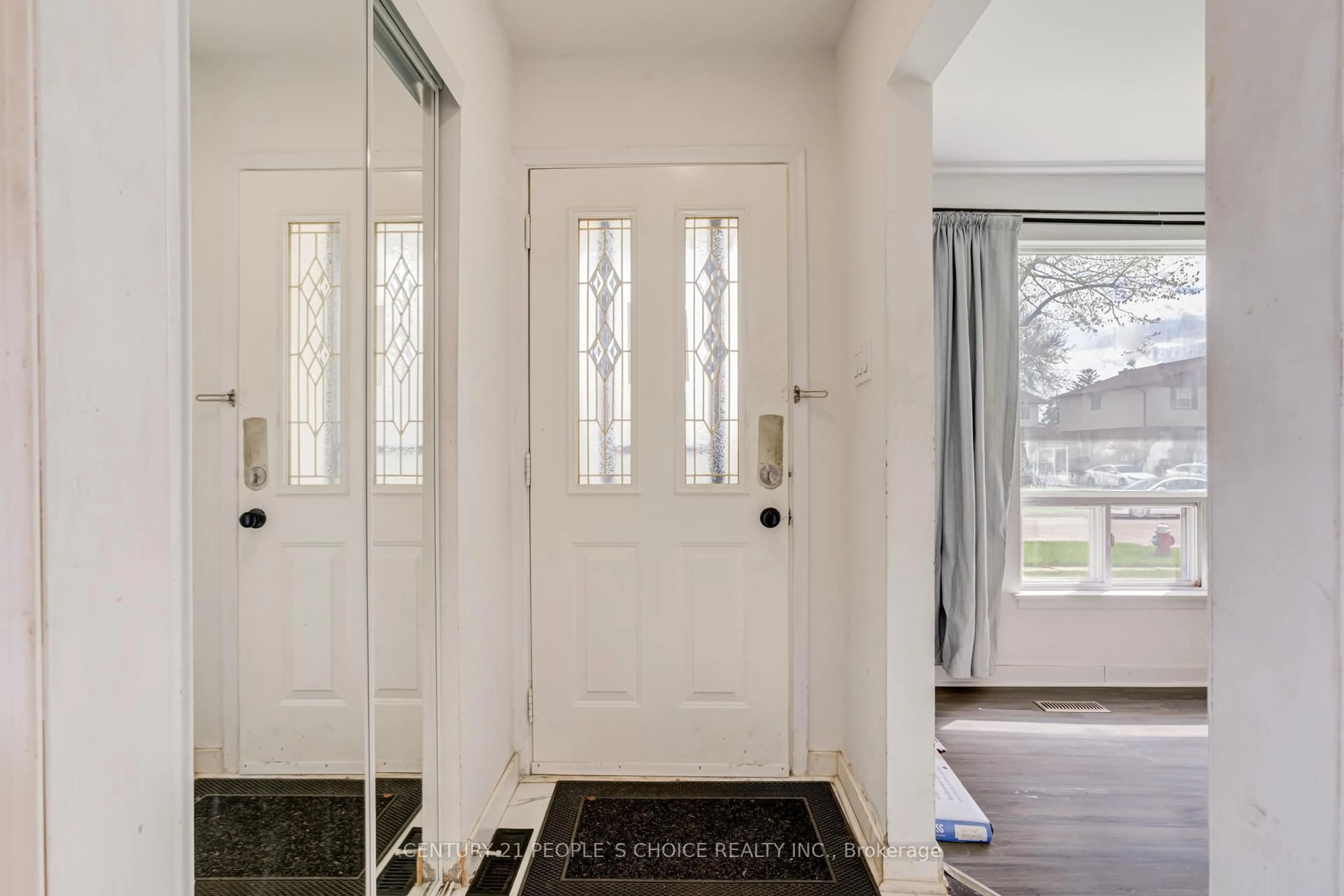 Indoor entryway for 38 Tindale Rd, Brampton Ontario L6V 2G9