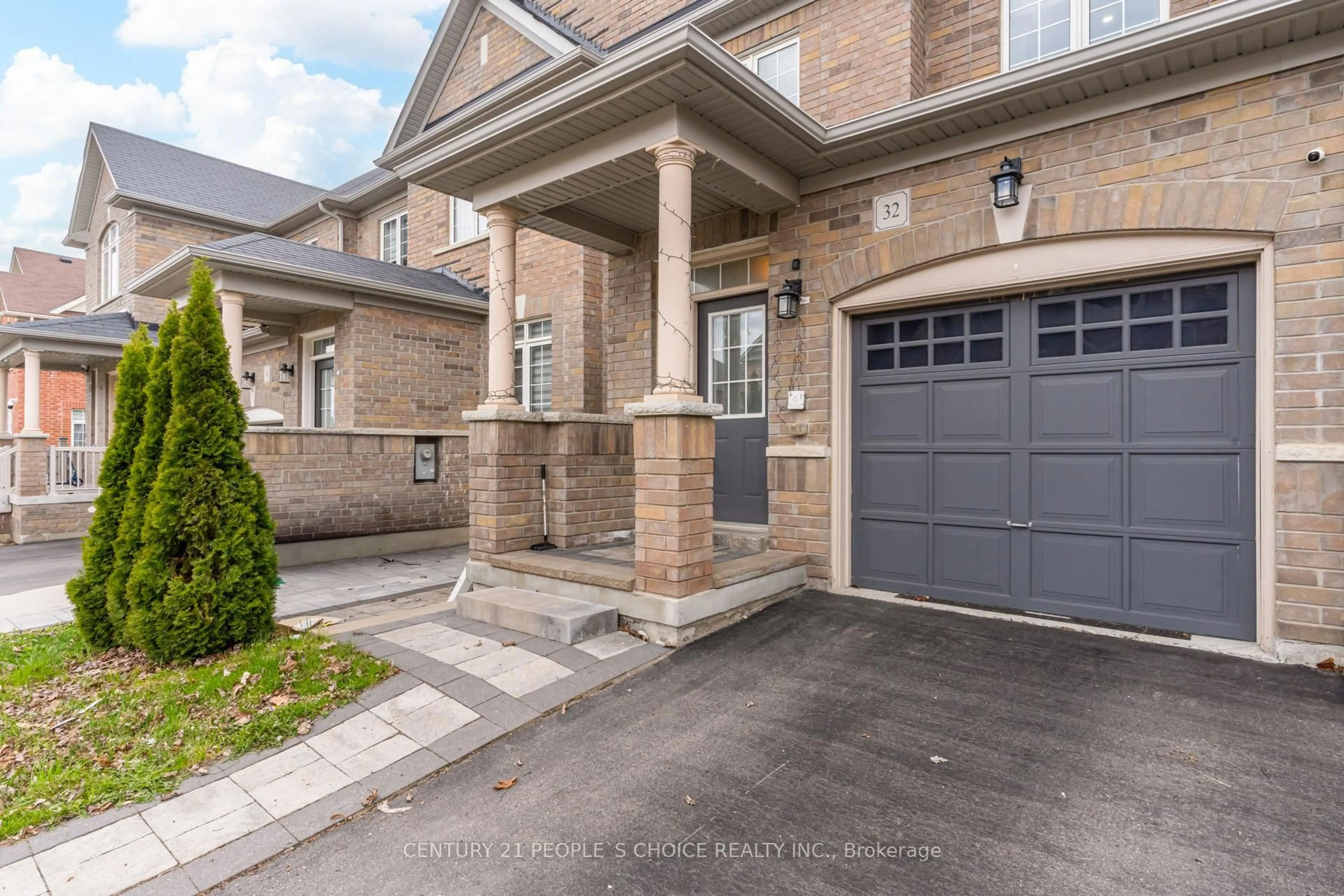 Home with brick exterior material, street for 32 Yellow Sorrel Rd, Brampton Ontario L6R 0B6