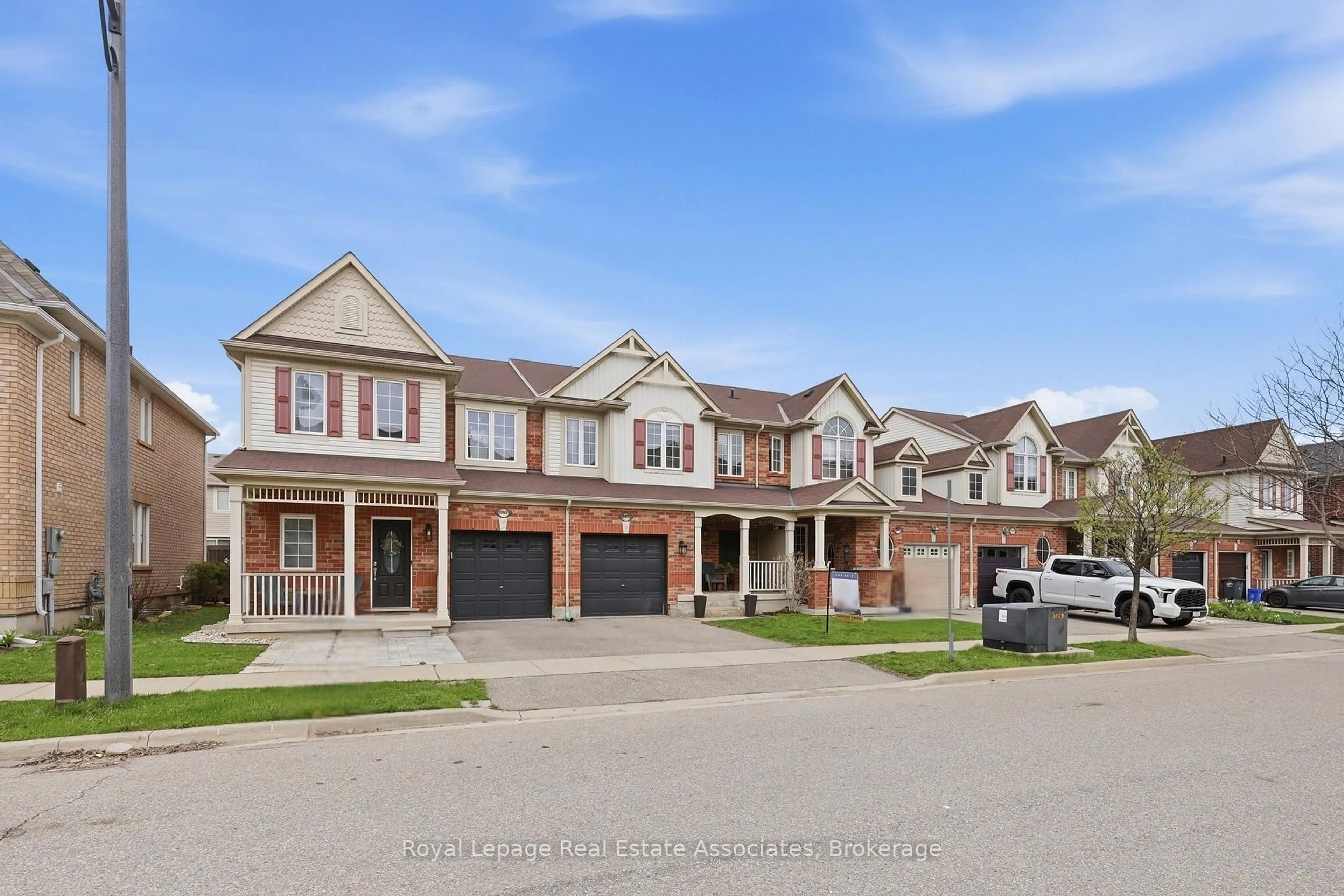 A pic from outside/outdoor area/front of a property/back of a property/a pic from drone, street for 362 Cavanagh Lane, Milton Ontario L9T 8J9