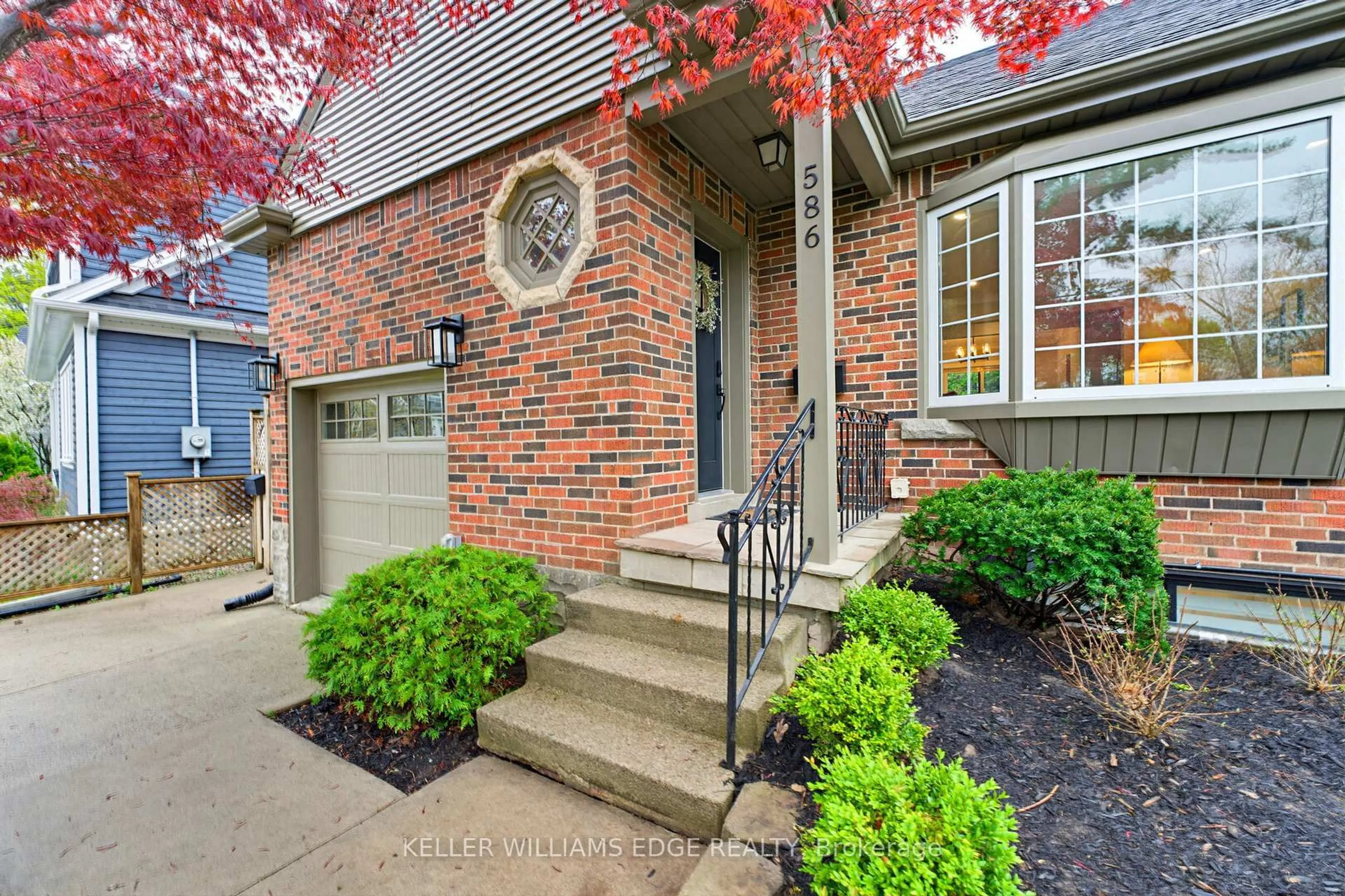 Home with brick exterior material, street for 586 Woodland Ave, Burlington Ontario L7R 2S5