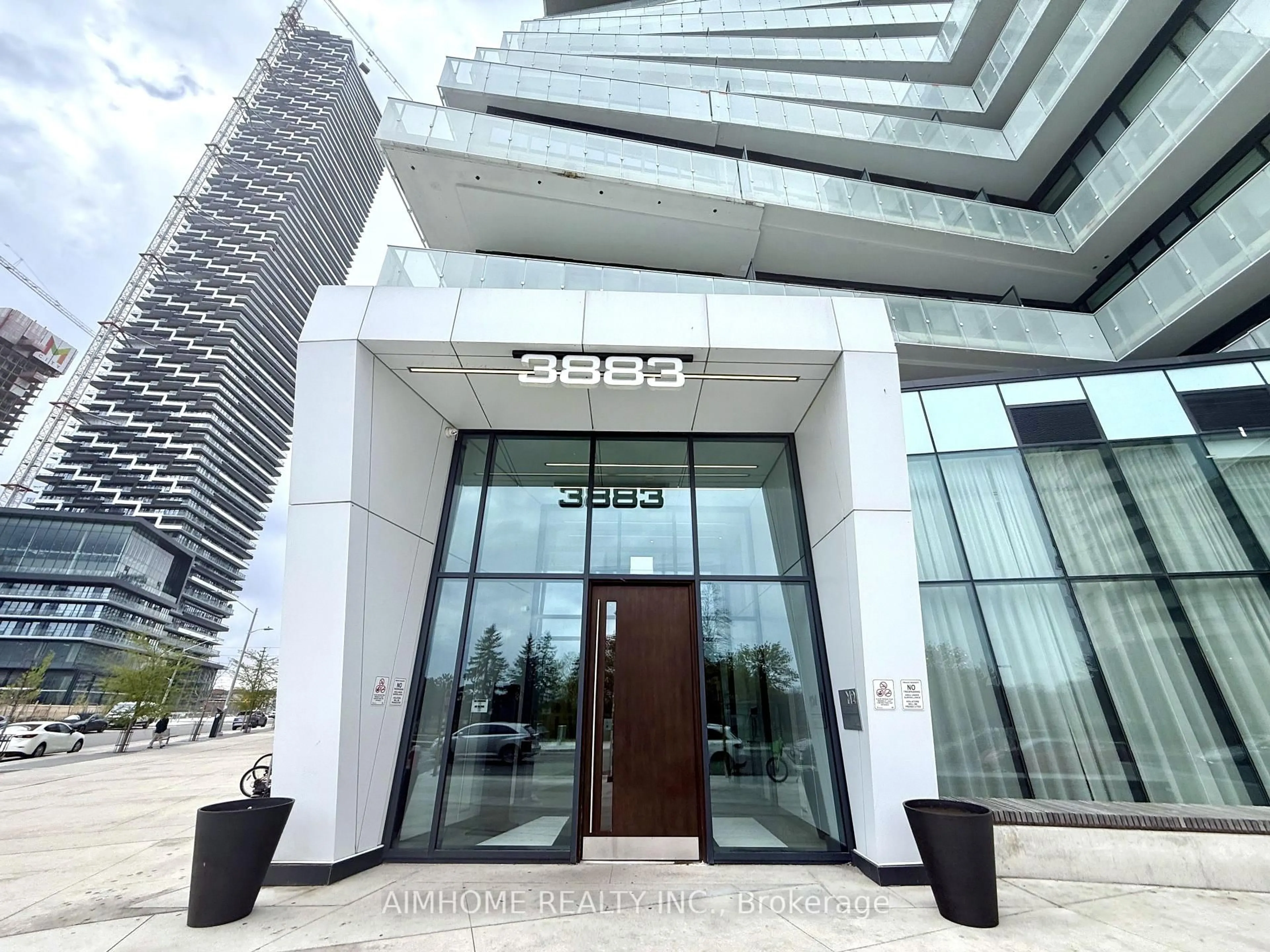 Indoor foyer for 3883 Quartz Rd #5604, Mississauga Ontario L5B 0M4