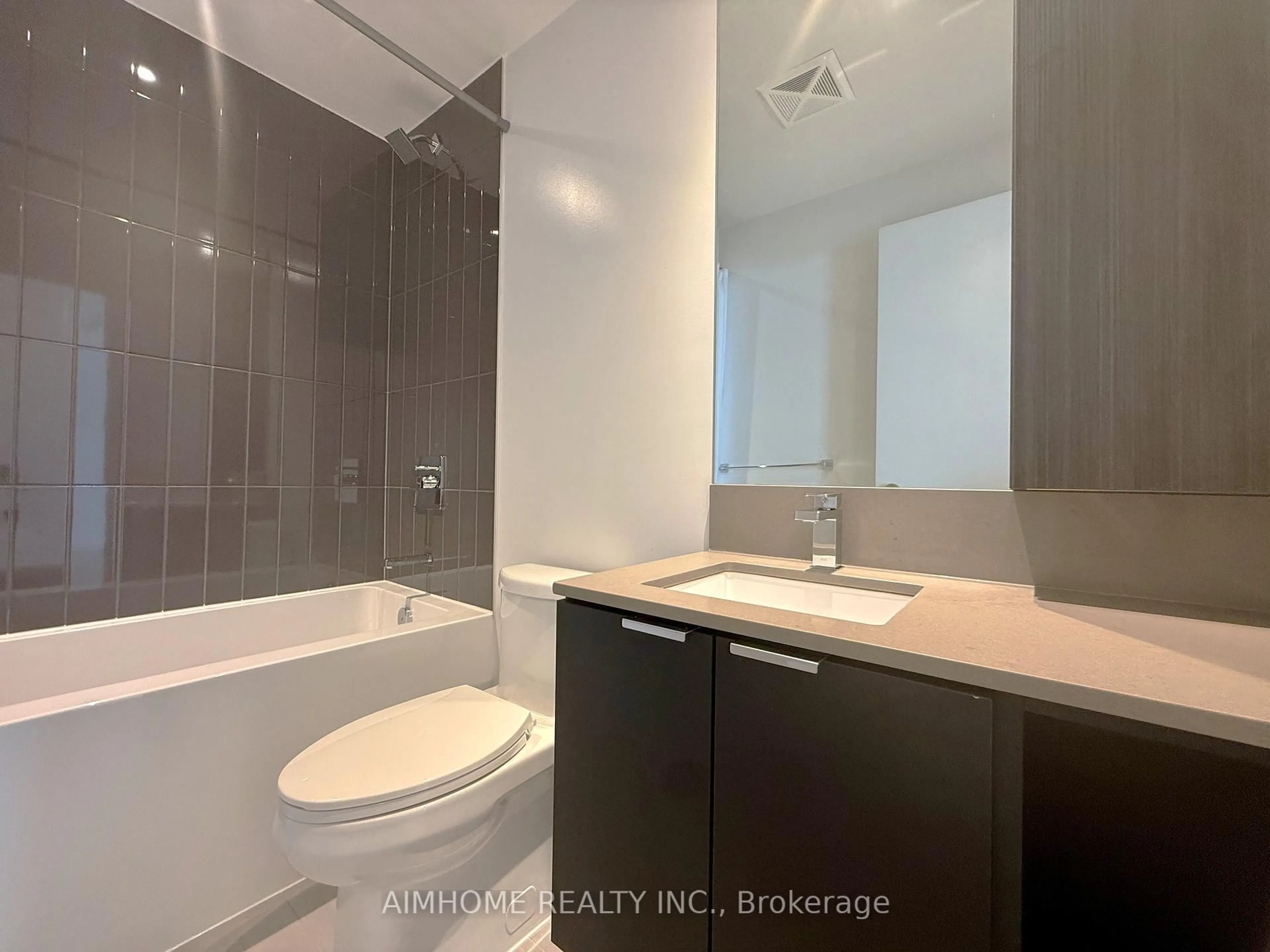 Standard bathroom, unknown for 3883 Quartz Rd #5604, Mississauga Ontario L5B 0M4