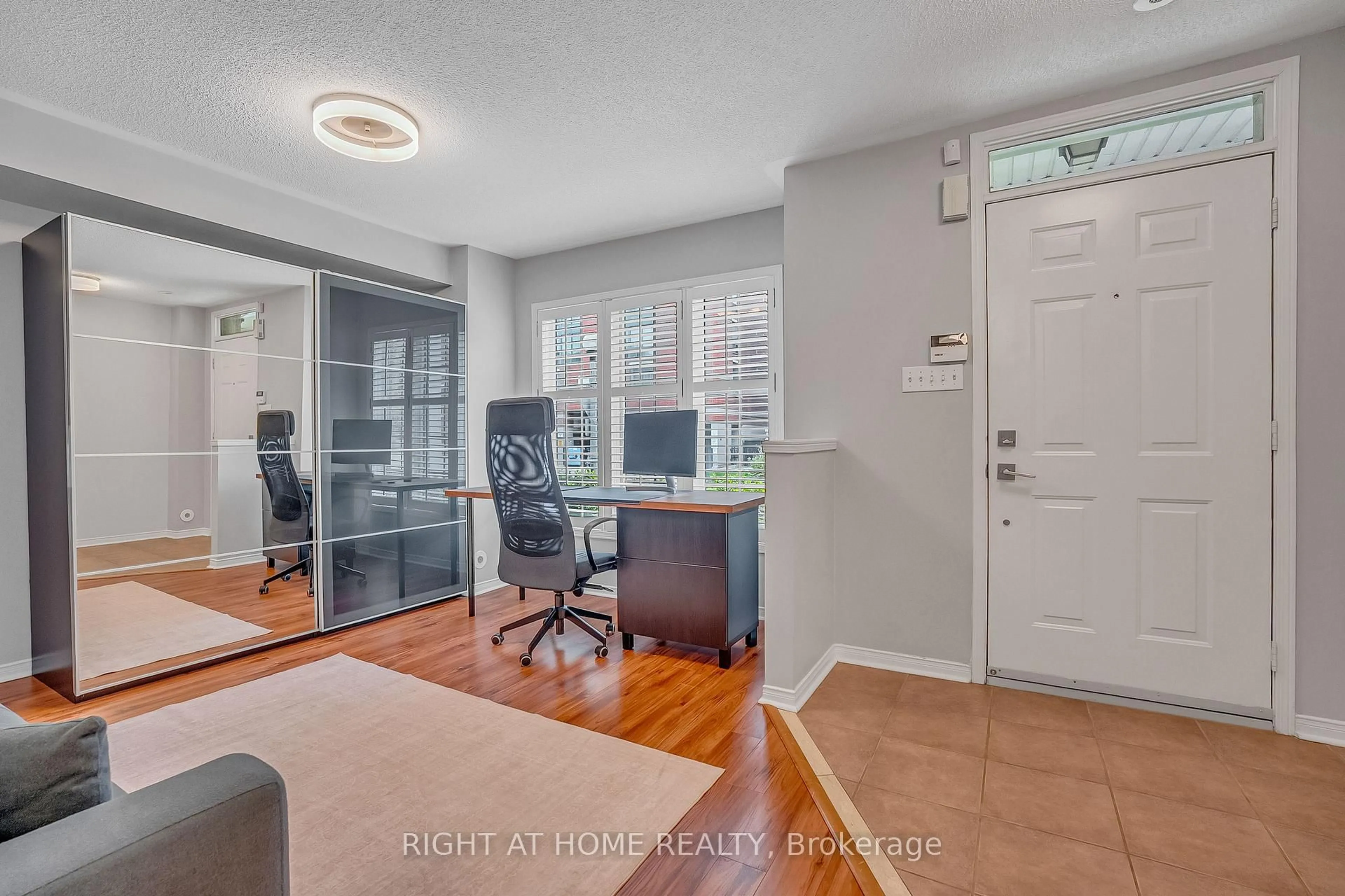 Unknown for 141 Thirteenth St #5, Toronto Ontario M8V 4E4