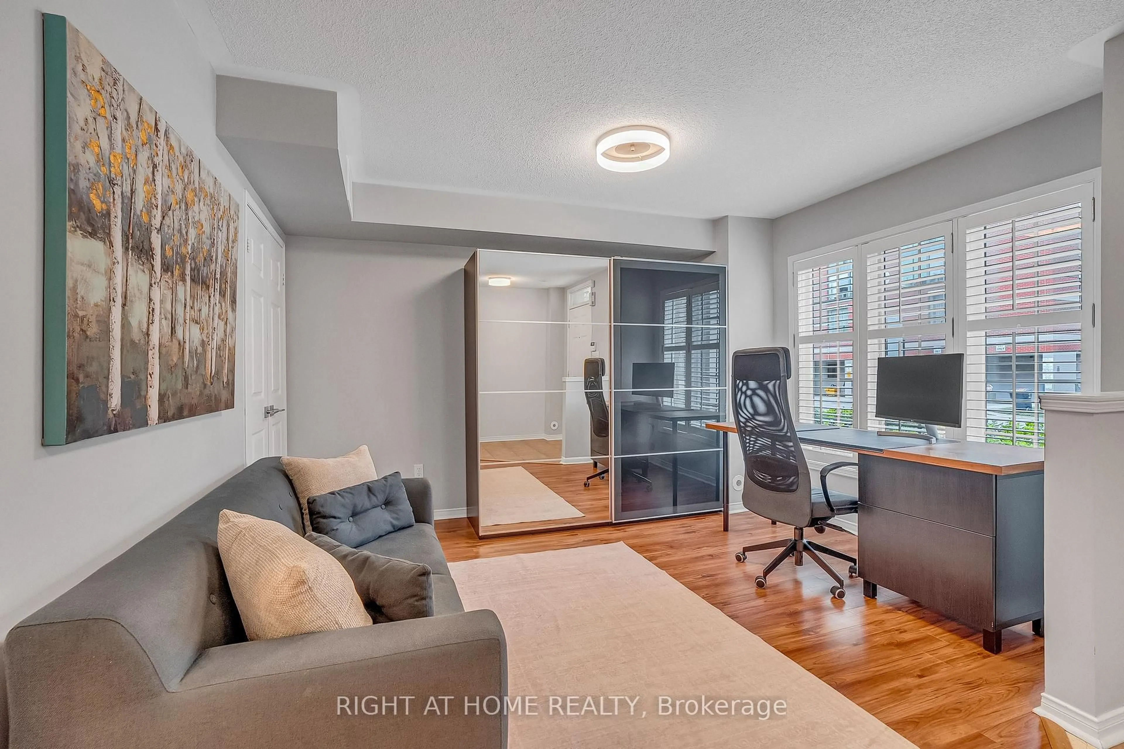 Unknown for 141 Thirteenth St #5, Toronto Ontario M8V 4E4