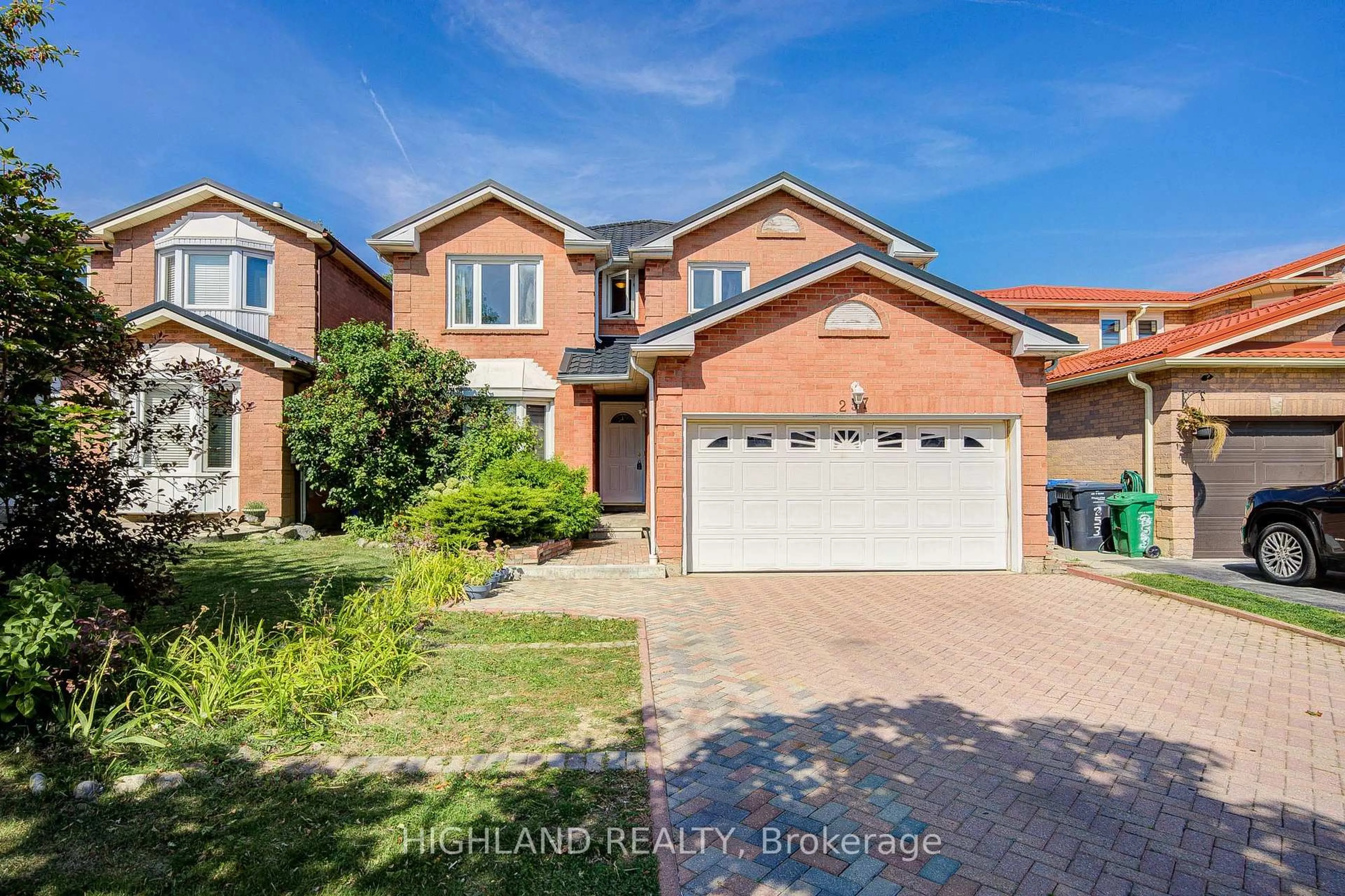 Home with brick exterior material, street for 257 Huntington Ridge Dr, Mississauga Ontario L5R 1S3